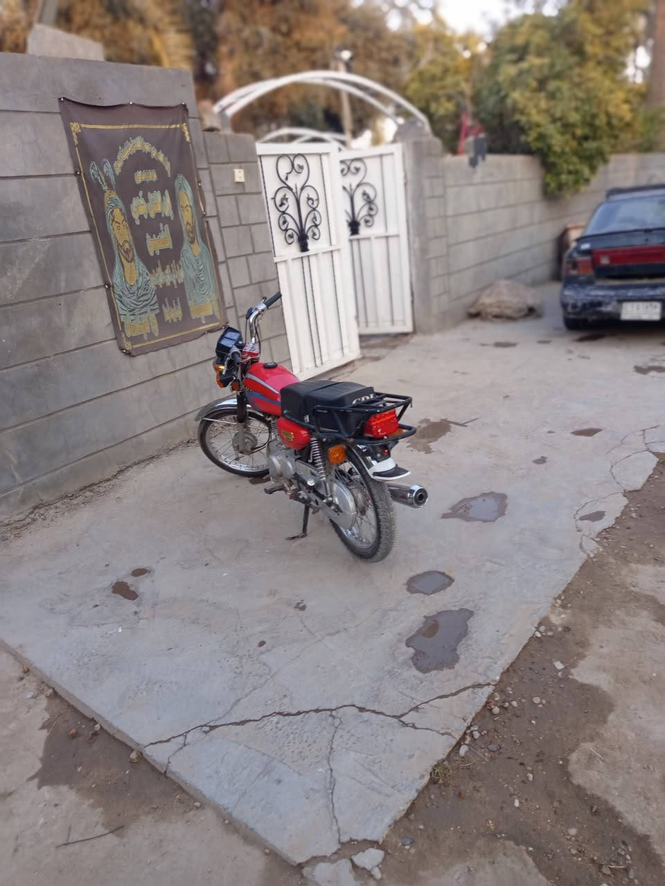 سلام عليكم شباب دراجه نامه شلامجه مكينتها سي جي نامه موديل 2018 تعمير 26 داتيرات وجوابه  جدد وبنز انتس لون احمر اوراق اصولي وبيها ورقه من القاضي جانت محجوزه ويل مبدل اسيامه كلهن جدد السعر ب 625 وبيها مجال مكان حله بكرلي مركز المدينه 
رقم الهاتف:***********
