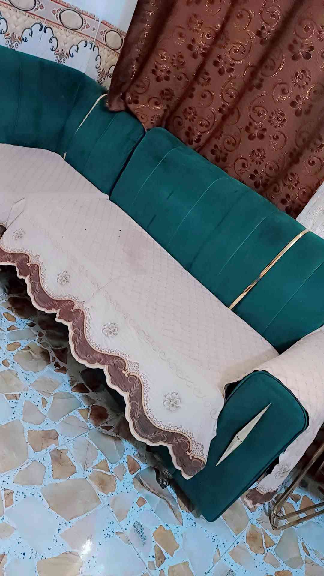 السلام عليكم
ديوان نضيف جدا للبيع سعره ٣٢٥ ألف 
المكان بغداد قرب القوس مال بوب الشام للأتصال ***********
