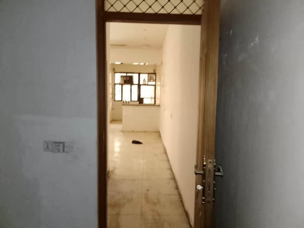 يحتوي على غرف نوم 🛌 +صاله+ستقبال+مطبخ+صحيات

بيت جاهز مصبوغ اوكامل سعر اليجار كلش مناسب 

📍العنوان بغداد الدوره مدخل البوعيثه قرب المجزره 

الاستفسار ***********  / ***********

