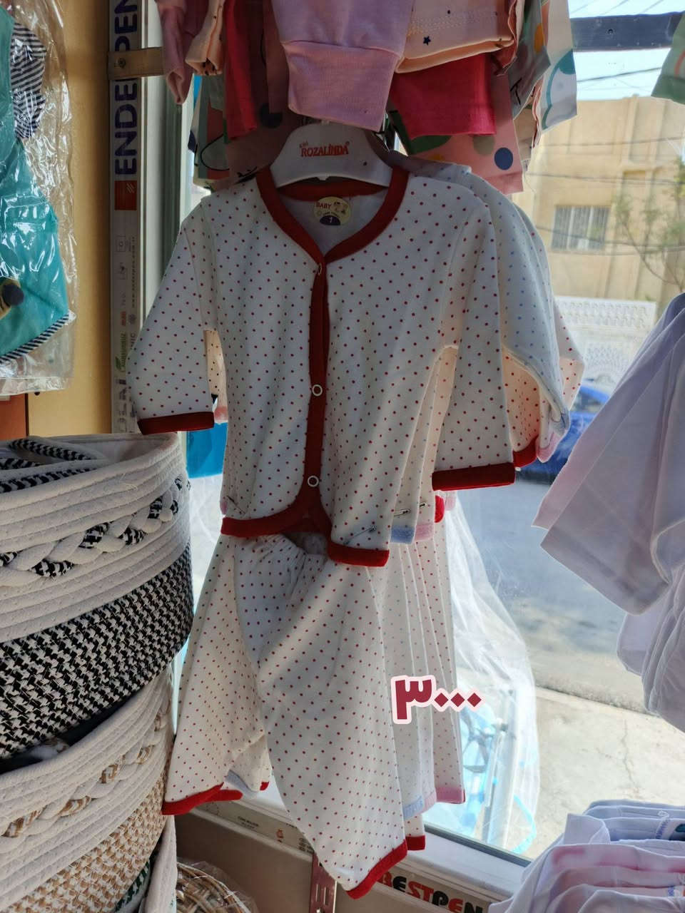متوفر حالياً في مستلزمات الاطفال  😍😍
مستلزمات ابو رقية . 
العنوان / مدخل شارع سيد نور الفرع الاول على اليسار 
للتواصل او الاستفسار :
*********** 
***********
او مراسله الصفحه 
يتوفر توصيل داخل القضاء .

نص مكتوب في الصور:
- ٣٠٠٠
- ٢٠٠٠
- ٣٠٠
- ۳۰۰۰۰
- ^...