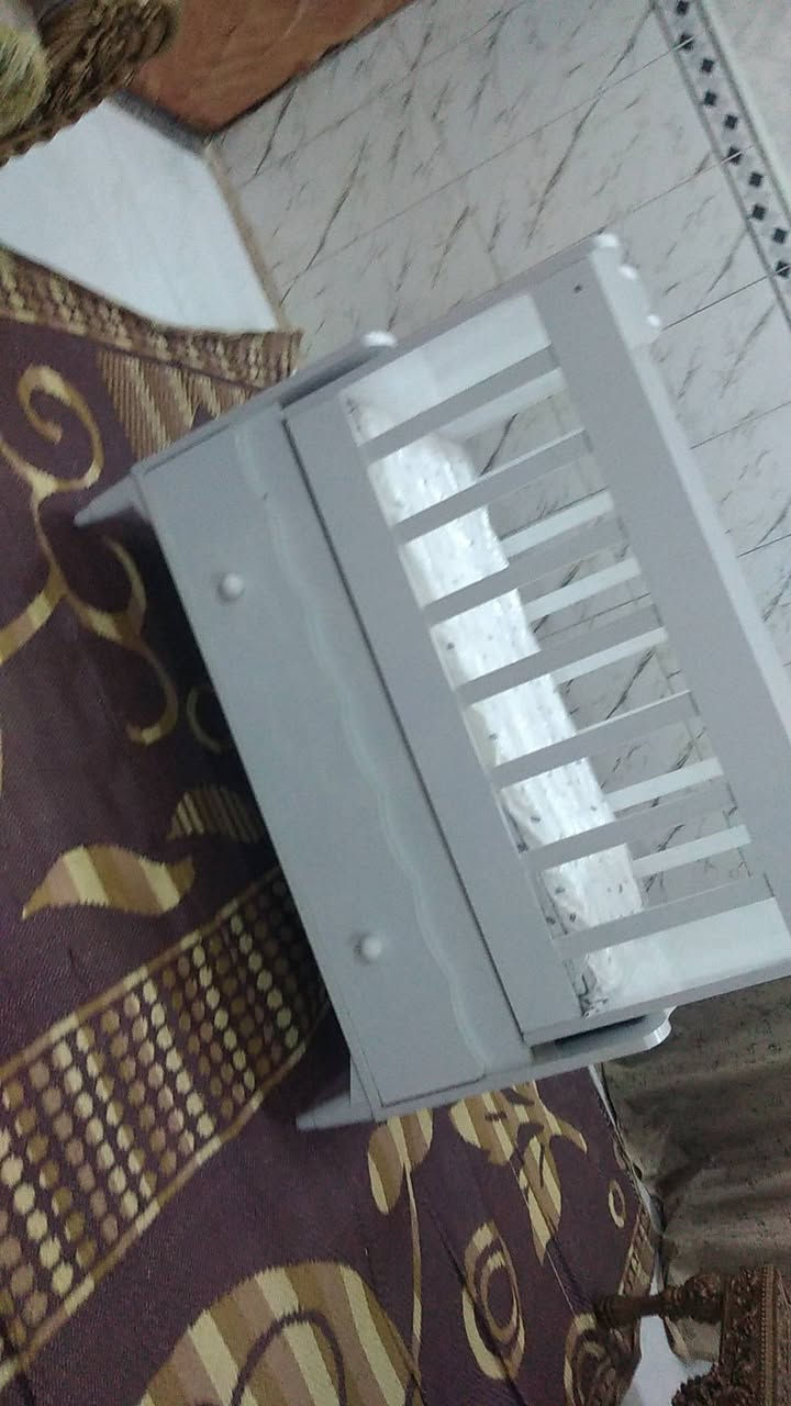 جربايه اطفال طول متر يوجد فيه مجر معه الدوشك الخاص بل جربايه البيع لسعر 120 بيه مجال الاستفسار الرقم ***********
