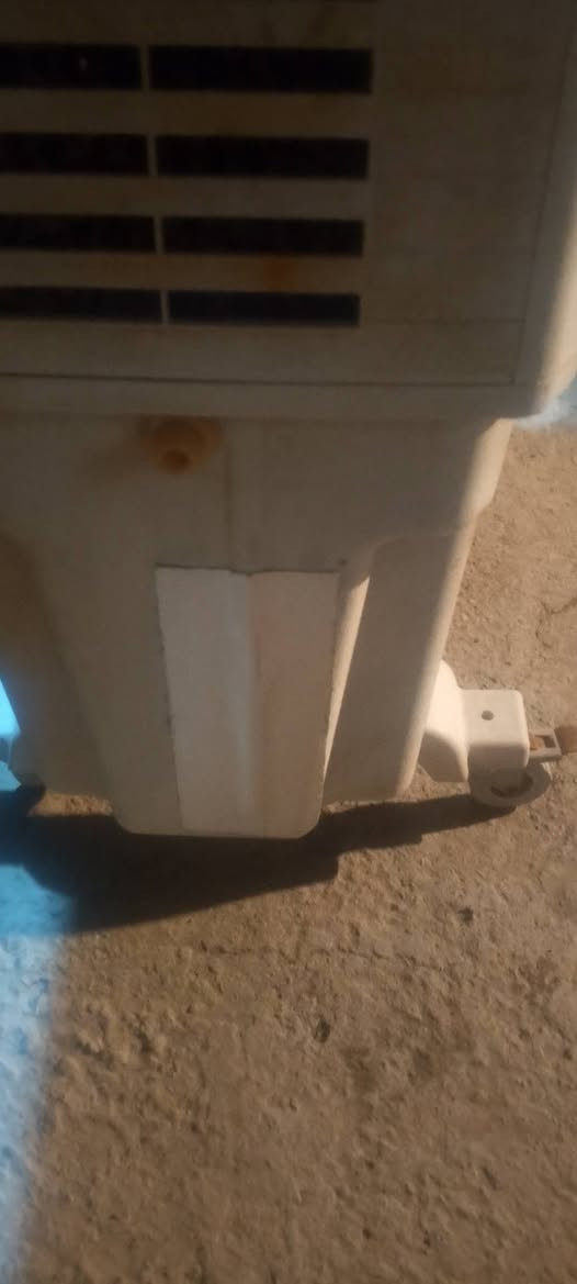 ٣٠الف كنفيرة حجم كبير شغالة دكم كلهة شغالة بس بيها فطر حاطين لزكة ورجل مكسورة نفس ما مبين بالصورة ***********بي واساب مكان سايد الواحد
