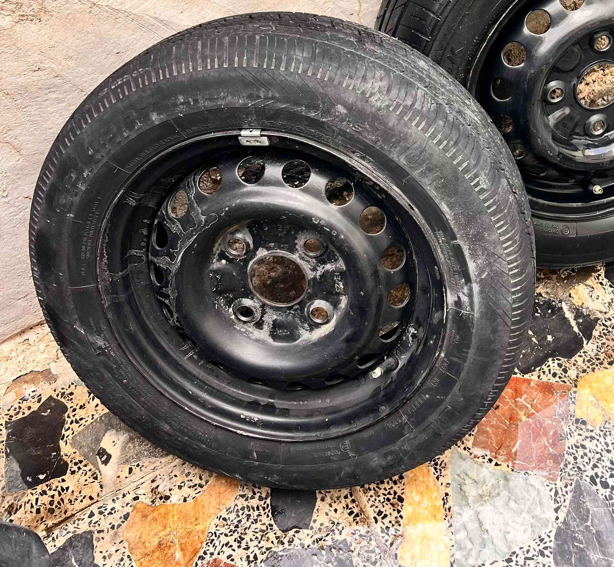 تايرات سايبا 165/65/13مع ويل عدد 3 نص عمر جاهزات جيب وشد حتى ميزانية جاهزة ابلاديات بدون عواج سعرهم 75 بيها مجال توصيل مجاني داخل بغداد اتصل واتساب ودلل ***********
