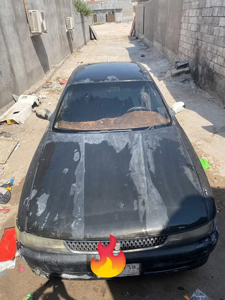 شيزر للبيع موديل 1995رقم بصره مكفوله شرط التحويل مكينه ونجي كايمه بس السياره شغاله حداديه نص ونص للمكان البصره للزبير  رقم ***********السعر 27وبيه مجال
