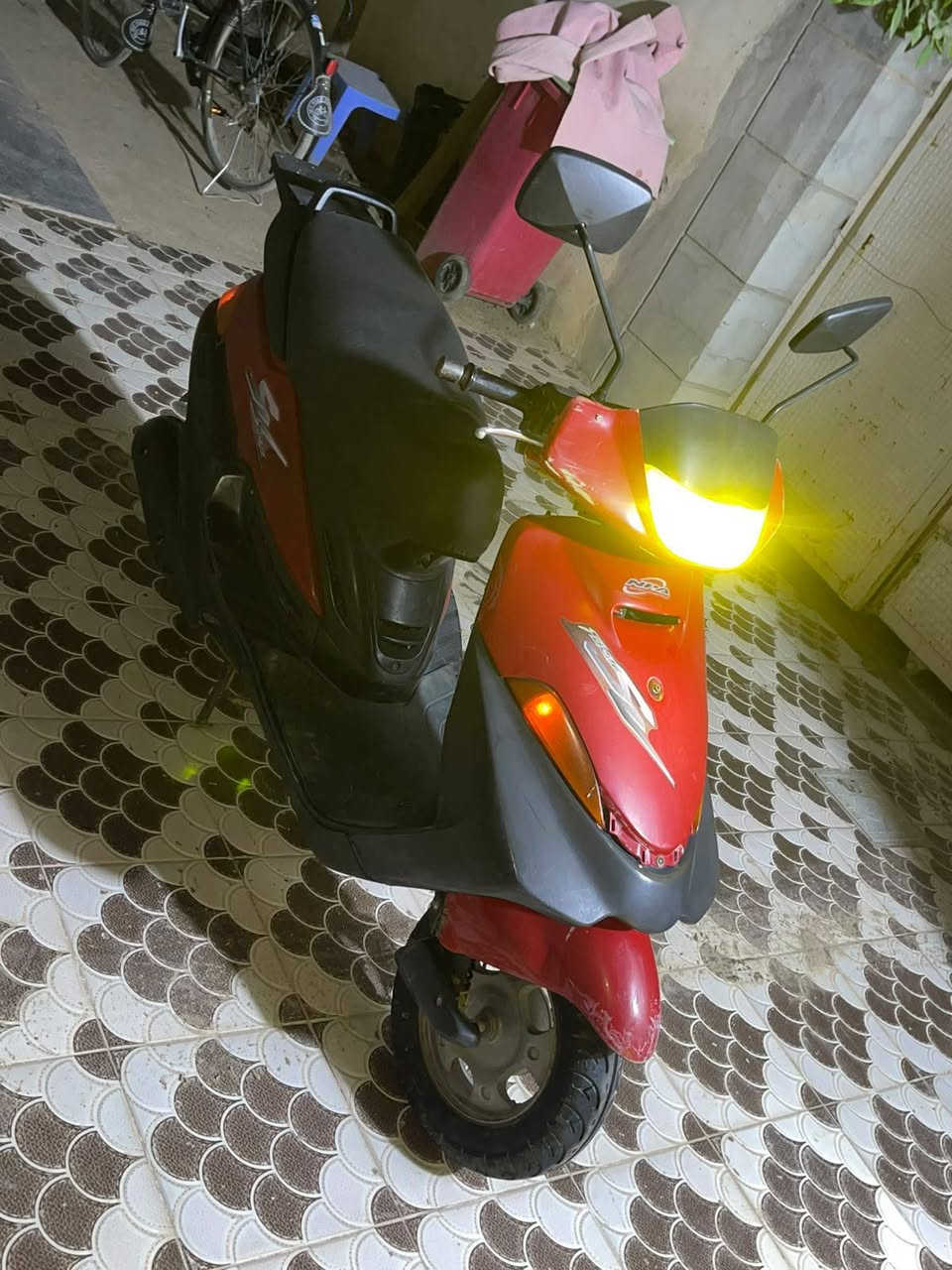 دراجه البيع فراشه كمله مكمله دراجه كلشي شغل سلف هندر كهربائيات بس بيه بدايه تبخير السعر ٢٥٠ وبيه مجال
+964 780 223 6731 هذه راقم الهاتف تصال علي
