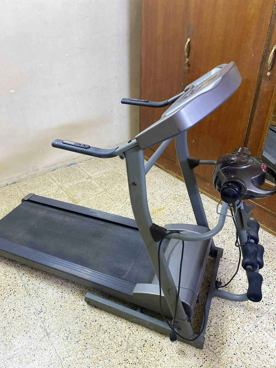 السلام عليكم جهاز ركض للبيع جهاز نضيف وجديد وماصار شي من شترينا بس احتاجينا فلوس ودبيعو سعر 125 وبي مجال عنوان موصل حي الوحده للتواصل ول استفسار على الرقم التالي ***********
