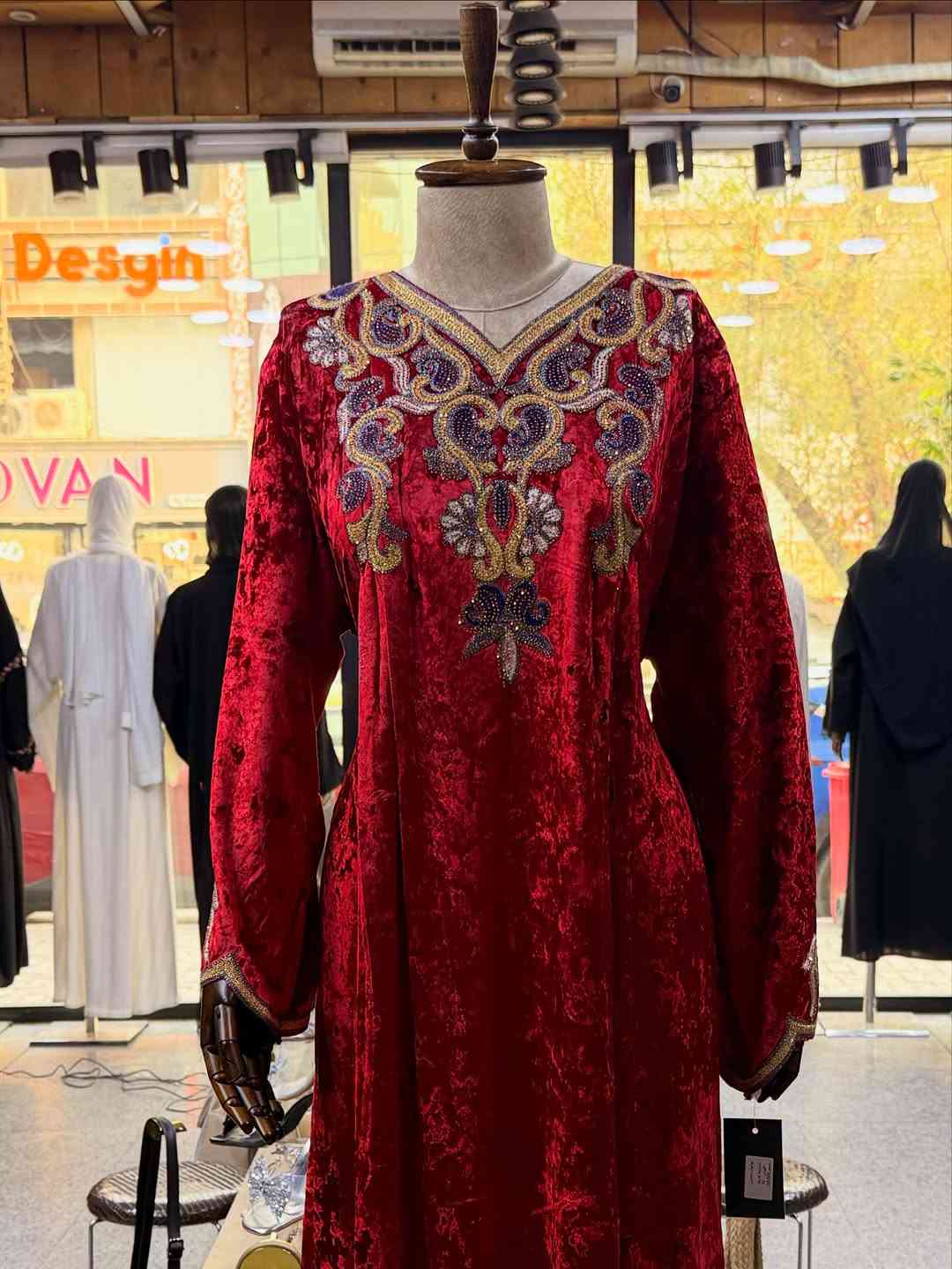 ⁨	✨ وصلت تشكيلتنا الجديدة إلى بوتيك حسنى ✨

قطع أنيقة بتفاصيل مميزة 🤍

القياسات المتوفرة : 2XL-XL-L 
🚚 التوصيل مجانًا لجميع محافظات العراق

📩 للطلب والاستفسار، راسلونا على الخاص
📍 ومتوفرة أيضًا داخل بوتيك حسنى 
الحلة - شارع الجمعية مقابل مجمع بيروت 

الكمية محدودة، احجزي قطعتچ قبل نفادها 🤍

#بوتيك_حسنى #الحلة #بابل #تسوق_العراق توصيل_مجاني عروض_العراق⁩

نص مكتوب في الصور:
- بسعر 45 الف دينار !
- التشكيلة الجديدة للدشاديش القذيفة
- + عرض التوصيل المجاني داخل وخارج الحلة 🤍😍