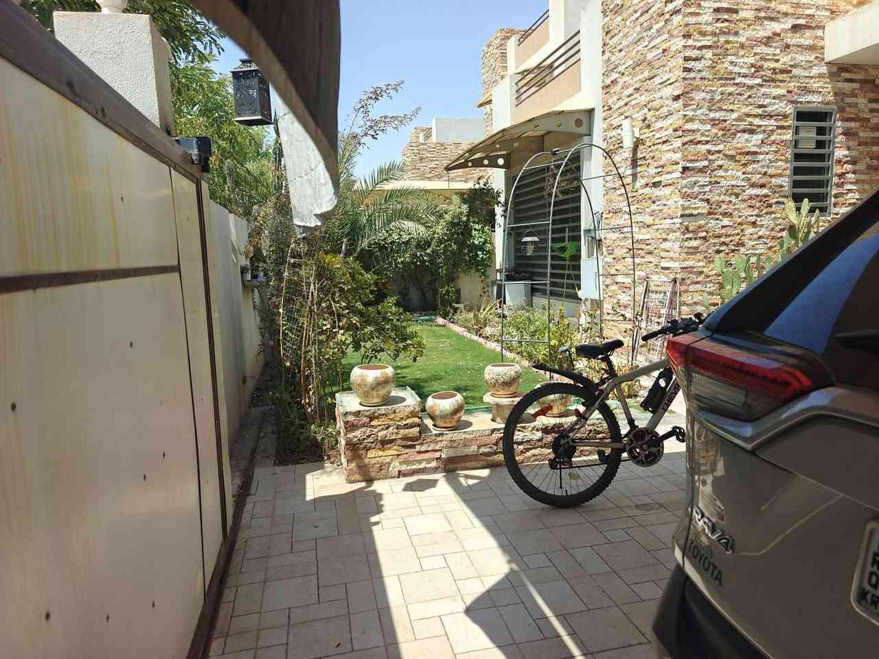 سلام عليكم بيت طابو 300 متر في مجمع مدينتي قرب جامعه كركوك
للبيع مع الاثاث...

يحتوي على اربع غرف نوم + ثلاث حمامات + تواليت غربي+مطبخ حار حجم كبير ومطبخ بارد ..مع مخزن جانبي+ مخزن كبير في السطح... ارضيه باركيه...

استفسار الاتصال

***********

