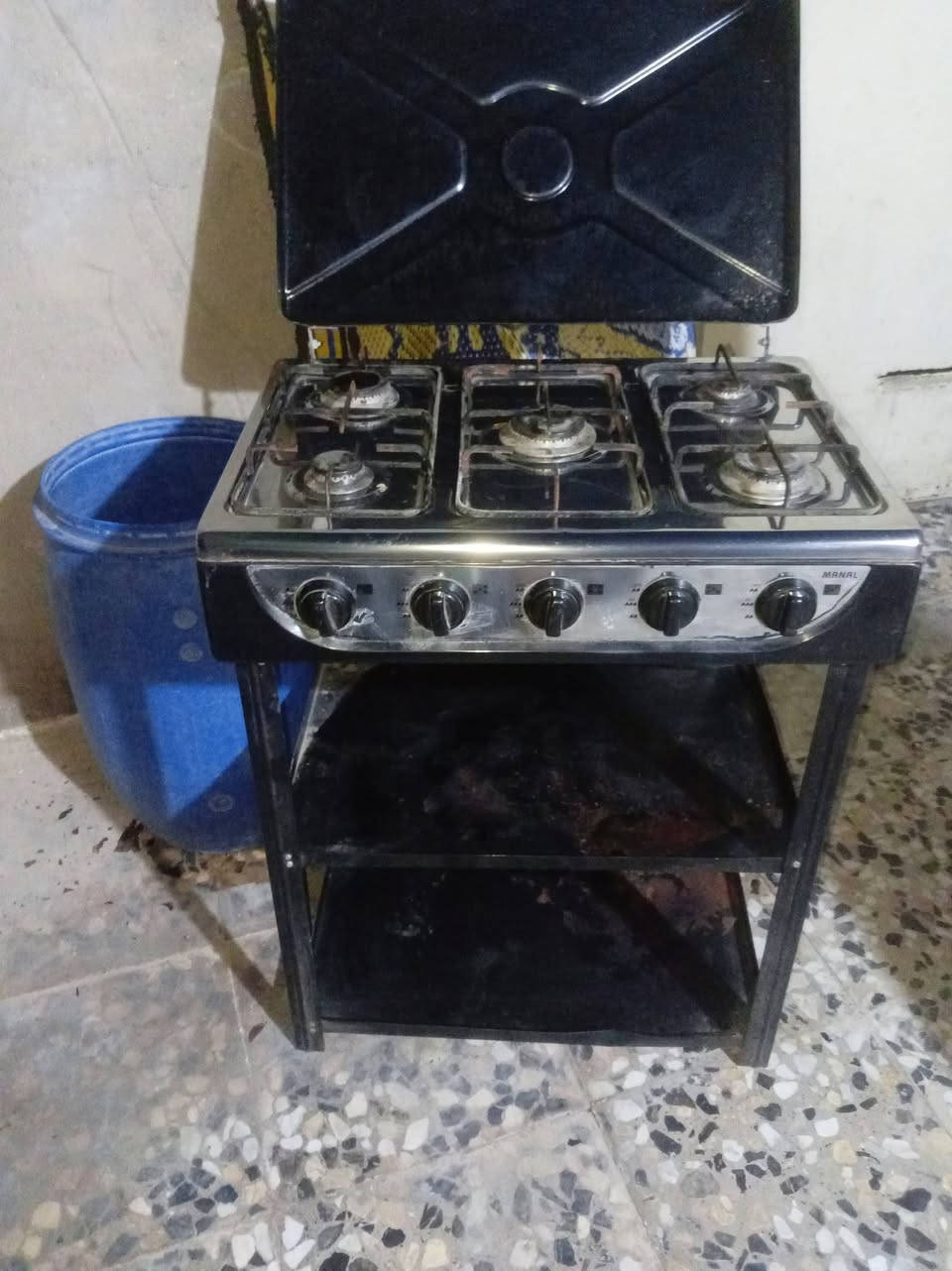 *********** وتساب تصلو ماكدر علق 
براد مداخل تصليح فقط الحار يشتغل ب٣٠ اكو توصيل طباخ ٢٥ جديد بعده ٥ عيون تخم خشبة كلش نضيفب٧٠
