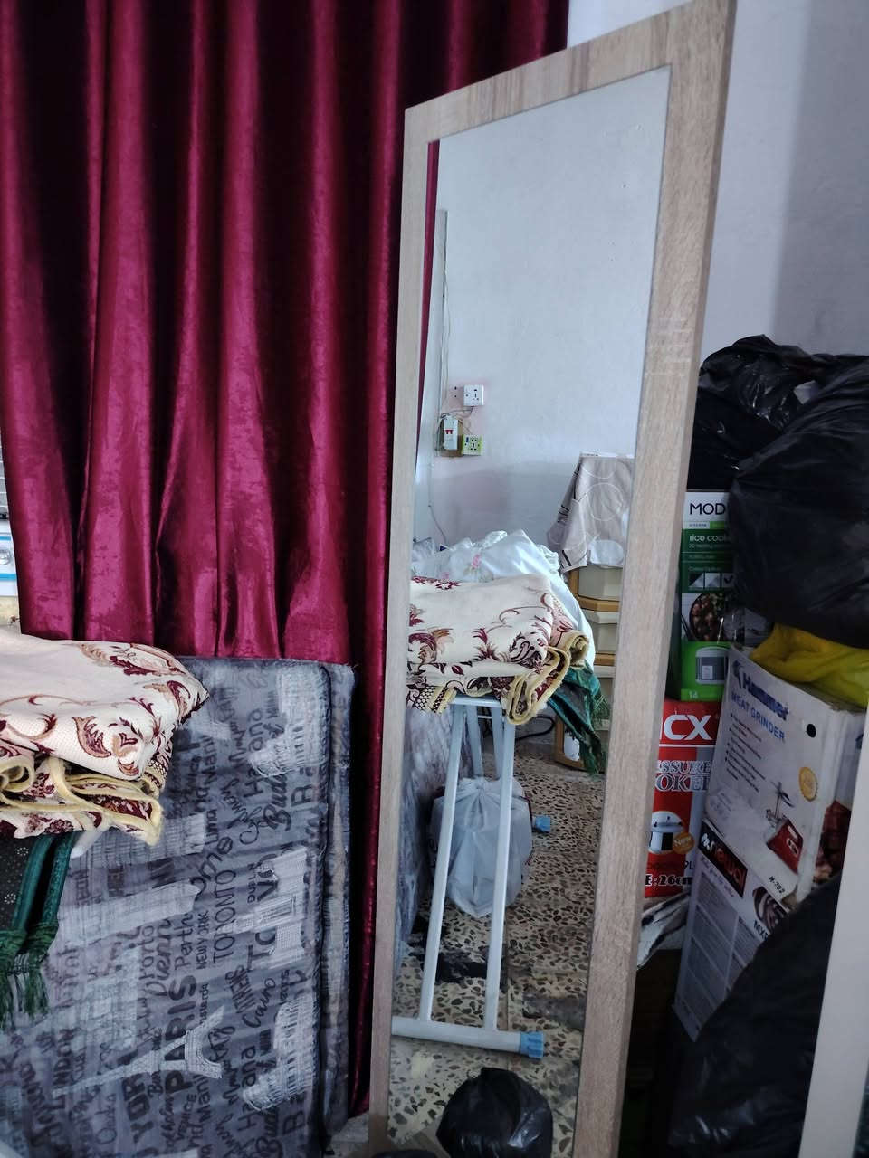 غرف للبيع تركيه مستعمله قليل  سعره ٧٥٠ الف وبيه مجال الاتصال على الرقم واتساب *********** غير متواجد عل الفيس فقط الاتصال
