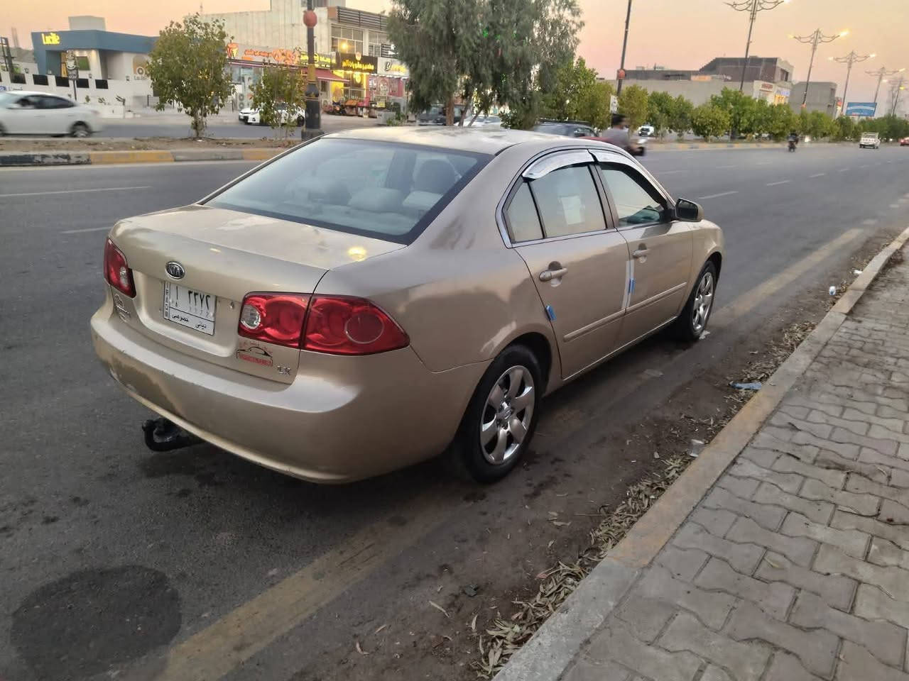 السلام عليكم سياره كيا اوبتيما للبيع موديل 2007 وارد امريكي محرك اربعه سلندر 2400 دوش ضررها البنيد ومصلح نفسه بدون دواخل بدون شواصي بدون ايرباك سياره خير من الله كامله من كلشي السعر 86 وبيها مجال حك الجيه مكان السياره بعقوبة 
***********
