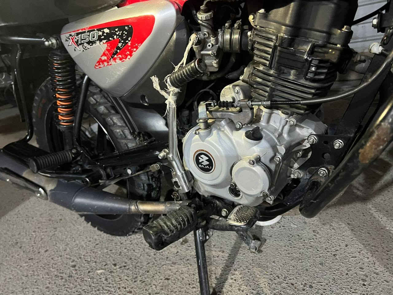 سلام وعليكم بوكسر رقم وسنويه للبيع موديل 2023 لا تنقيص لا تبخير والا نضوح دراجه جديده ممشتغله دلفري زوج تايارت شرط التحويل ثاني يوم دراجه جديده السعر مليونين 350 قابل للتفاوض شيء بصيط عنوانه بغداد العامريه التواصل ***********
