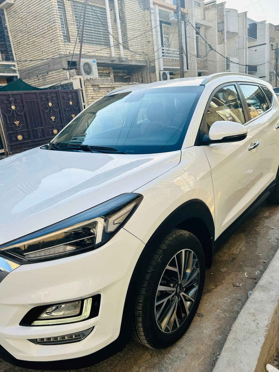 توسان ٢٠٢٠
خليجي 
سياره كفاله عامه عدا بارد بالجاملغ بسيط 
محرك ٢٠٠ 
ماشيه ٧٨ 
السياره فول عدا الفتحه 
المكان بغداد 
***********
السعر ١٩٠ وبيهه مجال
