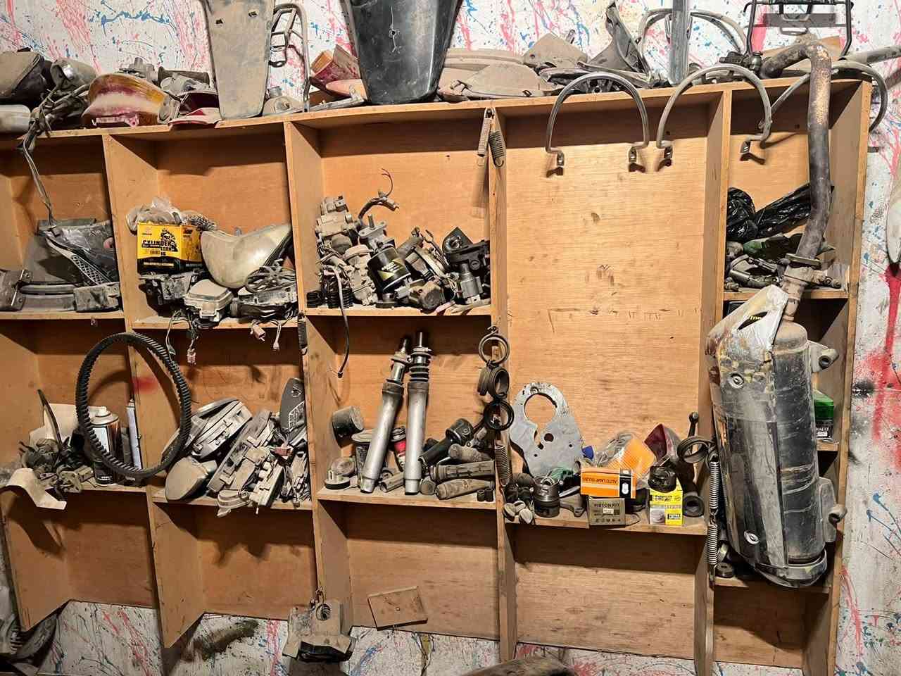 السلام عليكم ورحمة الله محل تصليح دراجات للبيع بي غراض تفصيخ فقط ماكو جديد بي غراض هواي سعر ٧٠٠ بي مجال مكانه حي اريدو شارع مستشفى المعوقين الاستداره الأولى للاتصال ***********
