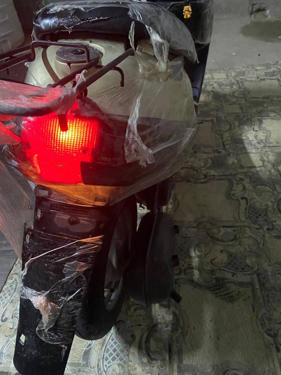 دراجه بطه دراجه نظيفه دراجه من اول هنده تشتغل دراجه كهربائيه دراجه 250 وبيها مجال***********
