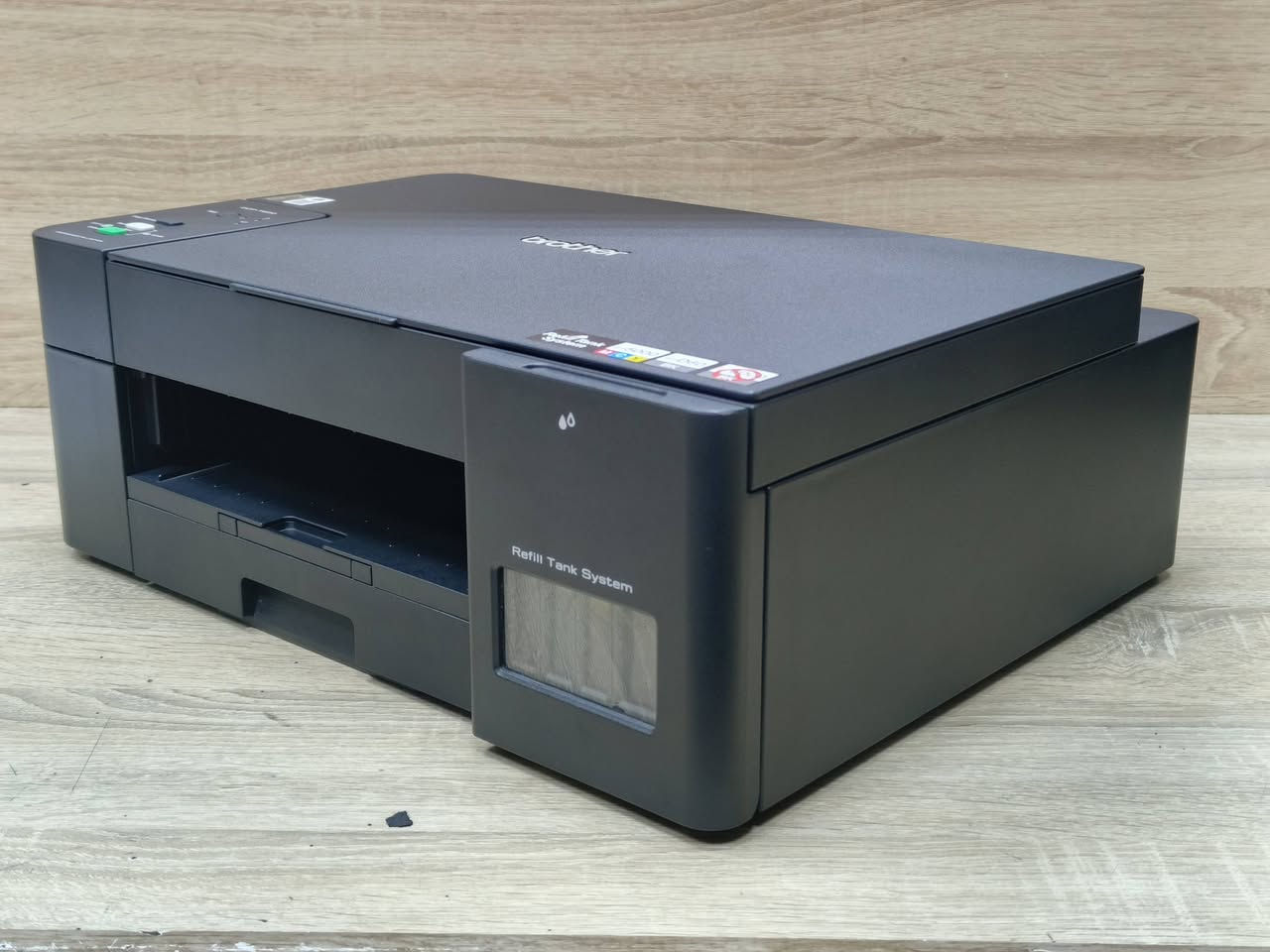 ملونة براذر موديل T220 مستعمل بحالة ممتازة باحبار خارجية تطبع 5000 ملون و 6000 اسود وابيض سعر الحبر 10 الف لكل اللوان سرعة طباعة 9 ملون 12 اسود وابيض وجه واحد استنساخ طباعة سكنر تحتوي على مجرين ورق اماي وخلفي لطباعة صور وستيكر وبدقة عالية 🚦سعر الطابعة 140 الف 🚦مع كيبل كهرباء وكيبل كومبيوتر وقرص تعريف للطلب *********** / *********** نسبة نظافة الجهاز 95% عدد نسخ المطبوعة 371 ورقة فقط يوجد توصيل لكل المحافظات وبضمان تشغيل وفحص.
#طابعتي
#الصفوة
