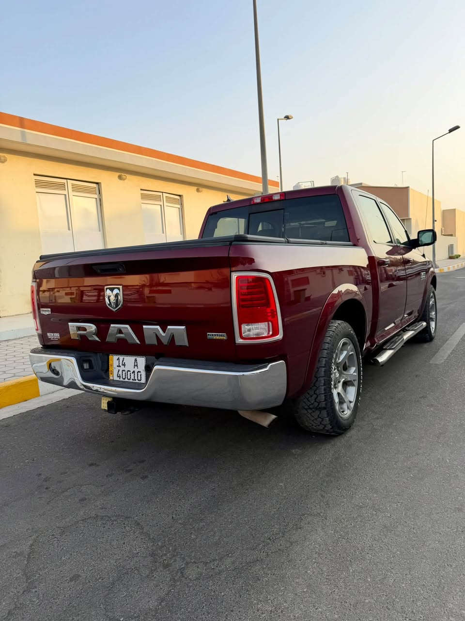 RAM Laramie 2018
رام لارامي ٢٠١٨
لون ماروني ميتالك
باب طويل بدي قصير المرغوب 
دواخل جلد بيج مع جوزي وصاج بلاد
مكينه 6v
رقم الماني جديد مميز  
كشنات كهربائية مع خزن و مفصولة
تبريد قطعتين 
كشنات تبريد وتدفئة مع تدفئة ستيرن
دوسة البانزين والبريك متحركات كهربائيات
شاشه كبيرة 
كامره خلفية متحركة 
ويل كب كروم حجم ٢٠ انج
الجامة الخلفية كهربائية
لايتات زنون ليزرية
نضام صوتي مع دمام كبير تحت الكشنات pioneer 
غطاء بدي
منضومة غاز ايطالية مع خزان غاز ٢١٠ لتر
حادث جانبي جاملغ جهة السائق / مبدل ومصبوغ مع البنيد / بجم بلادي مابي شي
البصرة - مجمع الامل السكني
السعر 179 ورقة
للتواصل واتساب او اتصال
***********

