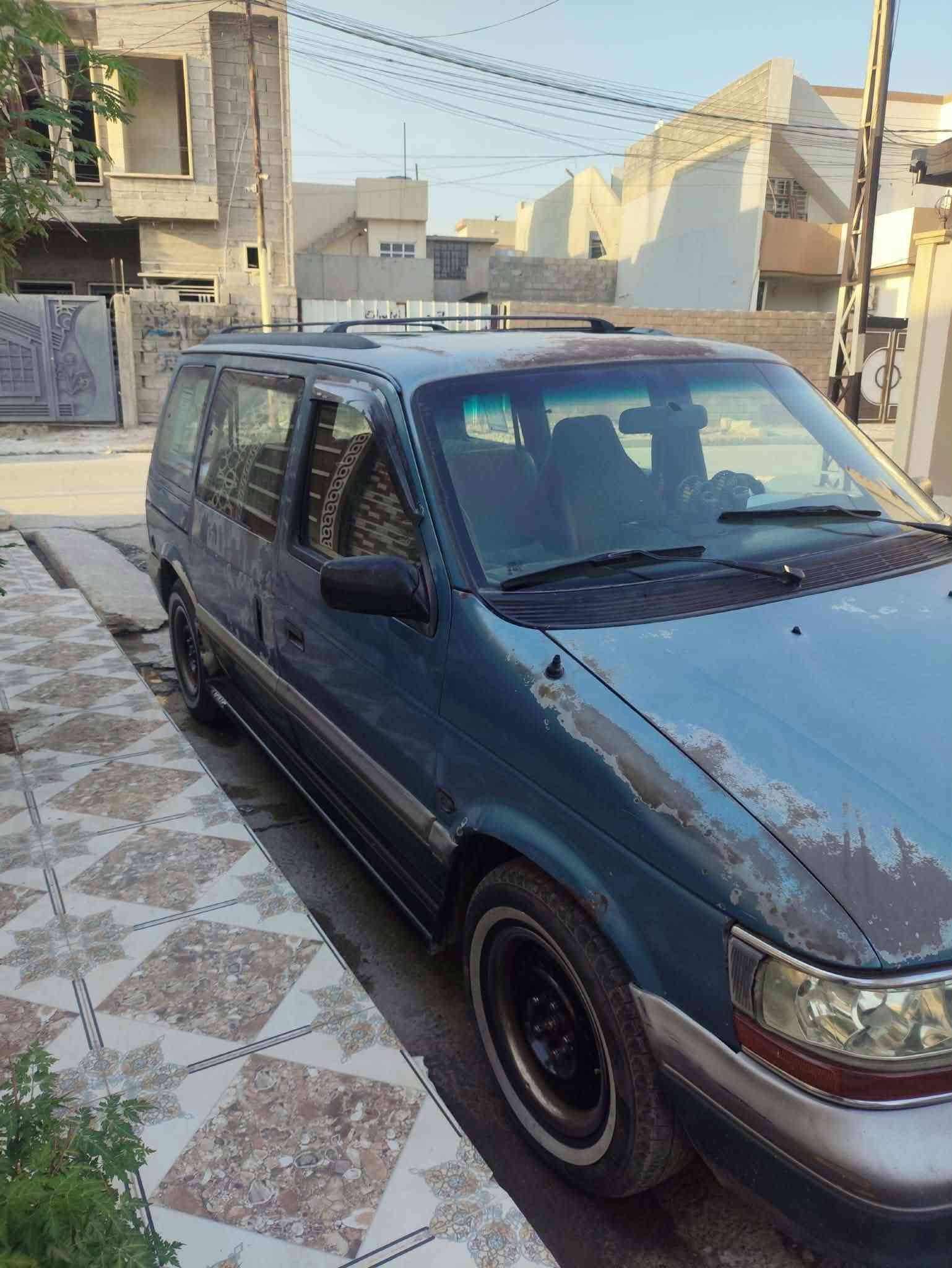 دوج ٣٣٠٠ • موديل ١٩٩٤ • غاز كامل