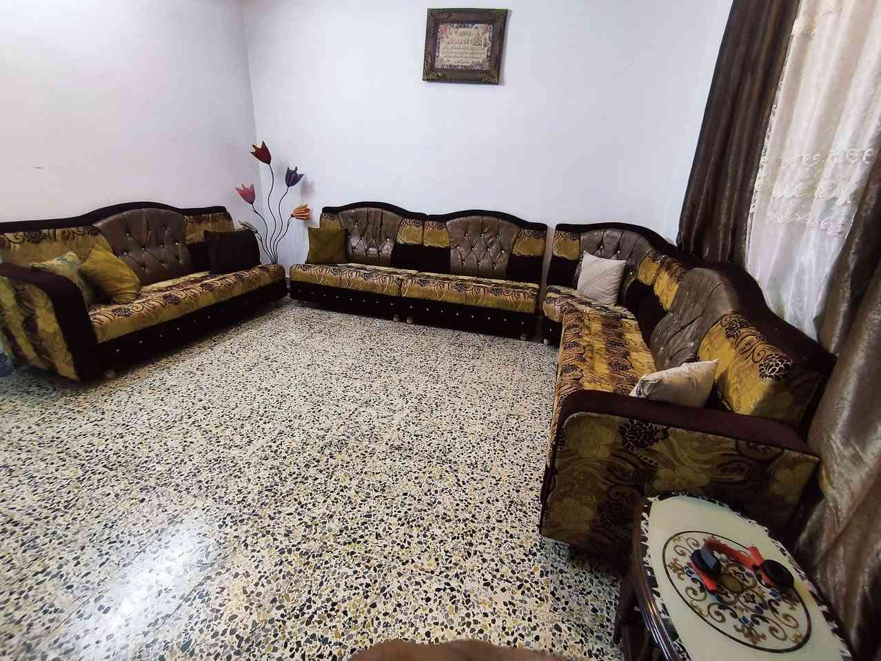 السلام عليكم
طخم عراقي 
9 متر 🛋️
نظيف جدا اي عيب ما بي 🪑🛋️
السعر 270
***********
