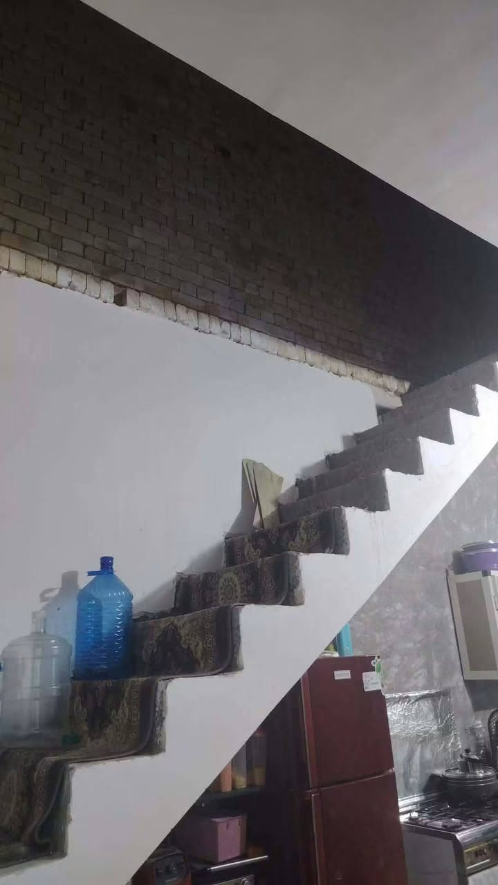 سلام عليكم عندي بيت للبيع بحي السلام بحي البساتين ١١٠ متر مربع ٧ متر وكسور الواجهة والنزال قريب ١٥ متر بيه غرفتين نوم وصالة واستقبال البيت بياض وسيراميك ناقصه كاشي وبعض النواقص التواصل خاص او واتس اب ***********
