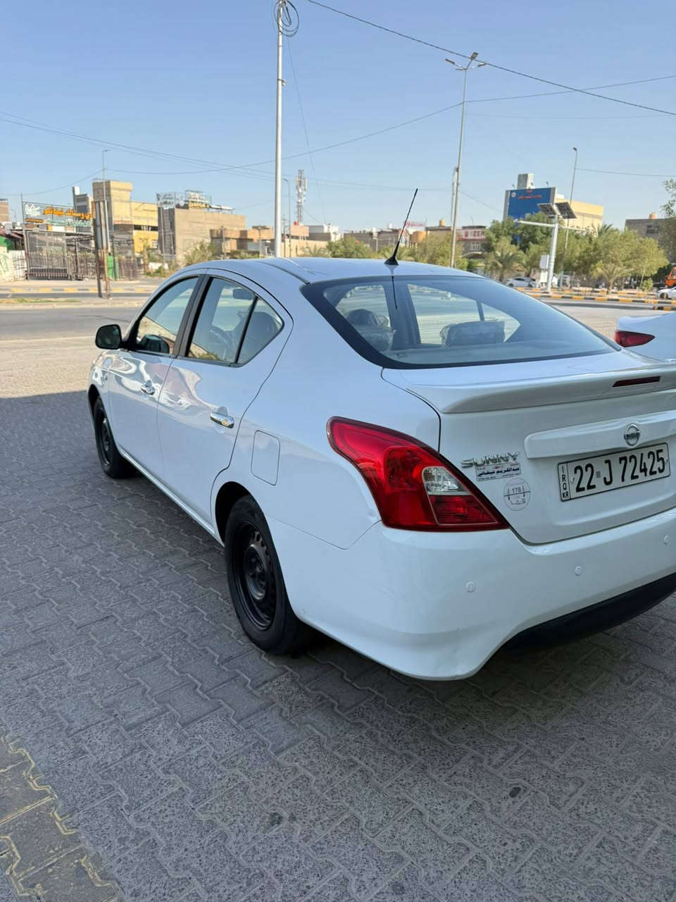 سلام عليكم. للبيع فقط نيسان صني هندي هندي مو مصري ٢٠٢٣ أربيل  تريد وكاله تريد تحويل بيها مكانين بارد زغار كفاله عامه لافتح لا تبديل ولا صبغ ماشيه ١٠٠ الف كير مكينه حداديه تبريد كفاله عامه السعر110 وبيه مجال مكاني نجف ***********
