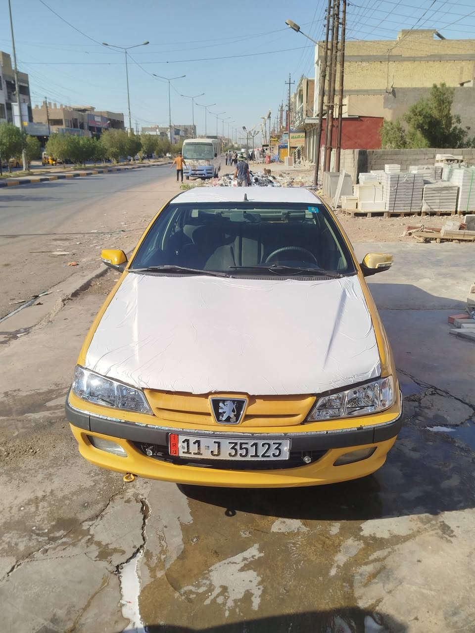 سلام عليكم.  بيجو بارص موديل 15. رقم بغداد.  دولي. بسمي قبل 10 ايام حولتها مصفرة خط وهيأة. وغرامات.  تبريد وتدفئة شغال. مكينة وكير. جدد. سيارة جاهزة للعمل. السعر 32. ورقة وبيهة مجال العنوان بغداد الحسينيه مال راشديه للاستفسار الاتصال ***********.
