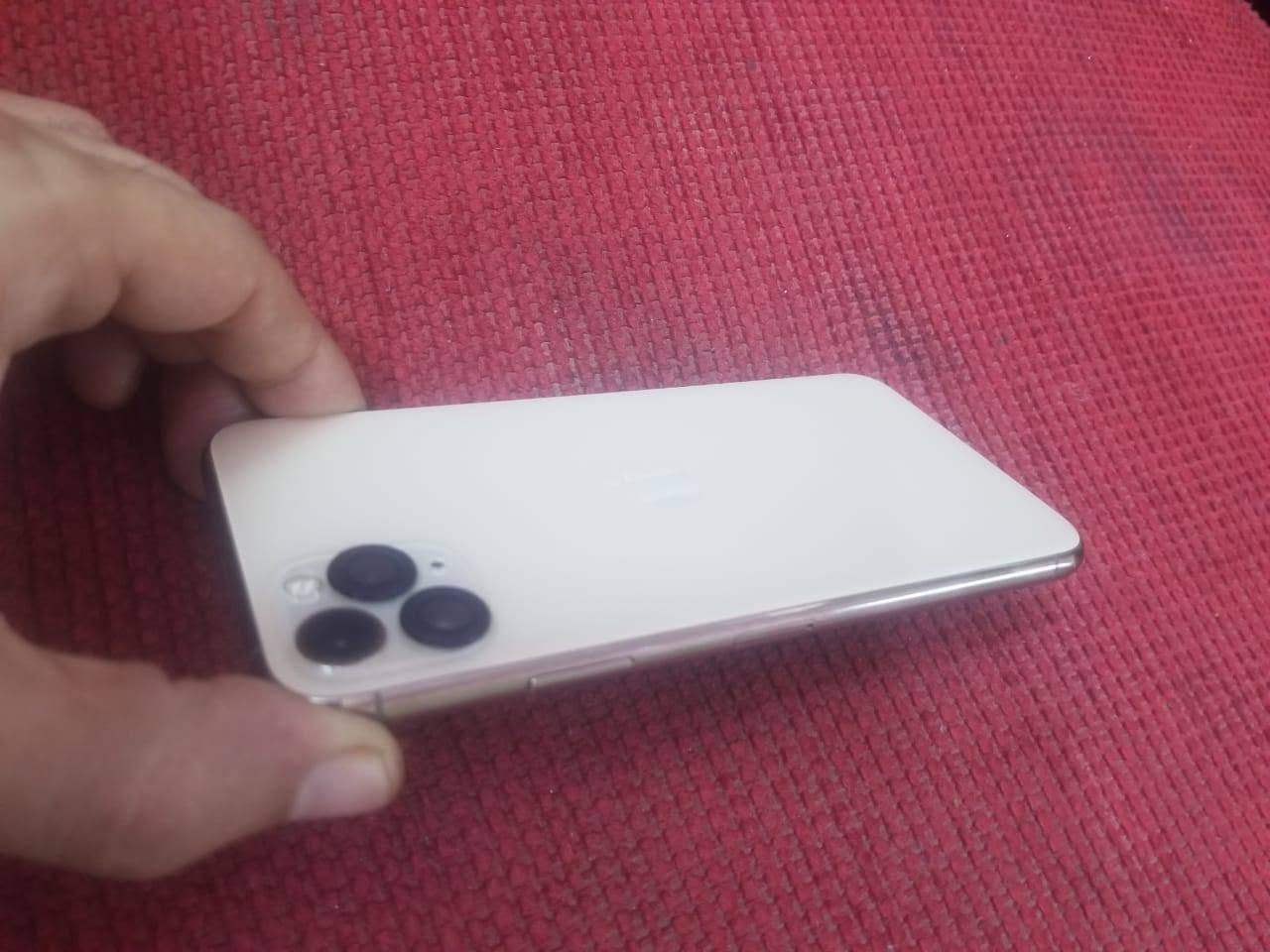 سلام عليكم ايفون 11 برو ماكس بي فقط هاي شاشه خط صاير بطرف شاشه ميثر بشي جهاز ممفتوح بطاريه بلاديه مالته ميصرف شحن شرط كله شغال فيس ايدي شغال تاخذه عل فحص مكاني اعظميه سعره 175 الف ذاكرته 64 بطاريه 75 شراي يتصل عل رقم ***********
