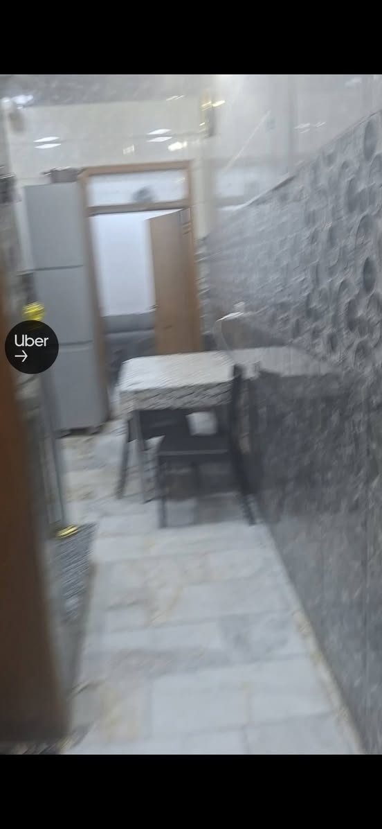 السلام عليكم بيت مساحة ٧٠ متر الواجهة ٥ والنزال ١٤ واقع حال بالسند ٥٠ متر بناء مسلح طابقين الطابق الاول استقبال وحولي مطبخ وحمام وغرفه نوم الطابق الثاني ٢ غرفتين نوم وحمام بناء جديد ماصار هوايه بأسمي مو دلال الحريه حي السلام شارع ٢٠ الاستفسار ***********@
