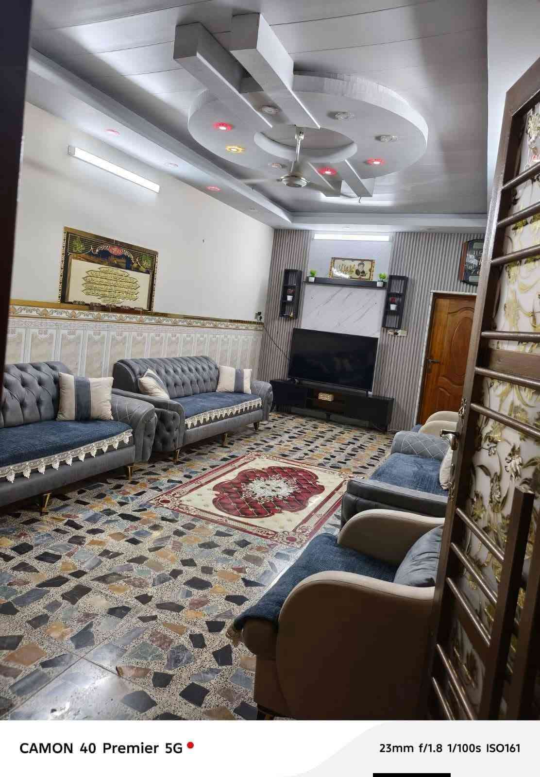 سلام عليكم توفر عندي بيت🏠 مساحه 200متر طابق واحد ✔️بيت جاهز بناء حديث --جبها 8 --نزال 25-- زراعي مكاتبه فقط ✍🏻 سند 117 بغداد البلديات منطقه حي الامير ✔️الضباط خلف الصحفيين قرب مدرسه زين القوس منطقه حي ✔️الامير المنطقه كامله خدمات تبليط ماي مجاري كهرباء الاستفسار اكثر ✔️***********سعر خاص رد ماسنجر وتساب  حسن ✔️للعقار

