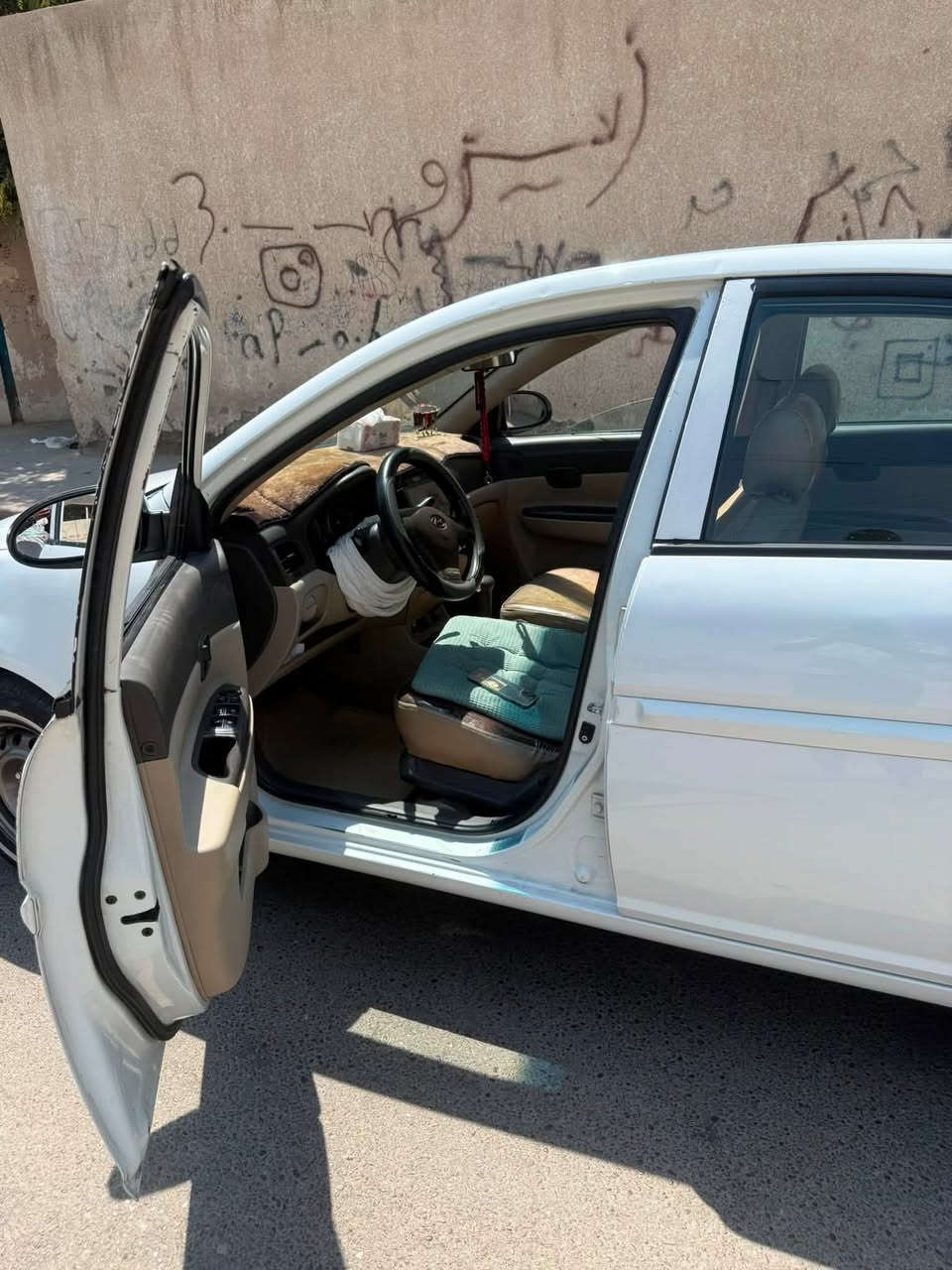 السلا عليكم للبيع اكسنت ٢٠١٠ بأسمي رقم الدولي الجديد سياره جاهزة من كلشي بيهة طخات بسيطه فقط بدون ضربه صبغ فقط بخشم البنيد وبل باب مال الصدر شويه مكاني بغداد الزعفرانيه السعر ٨٩ وبيهة مجال بسيط
***********
