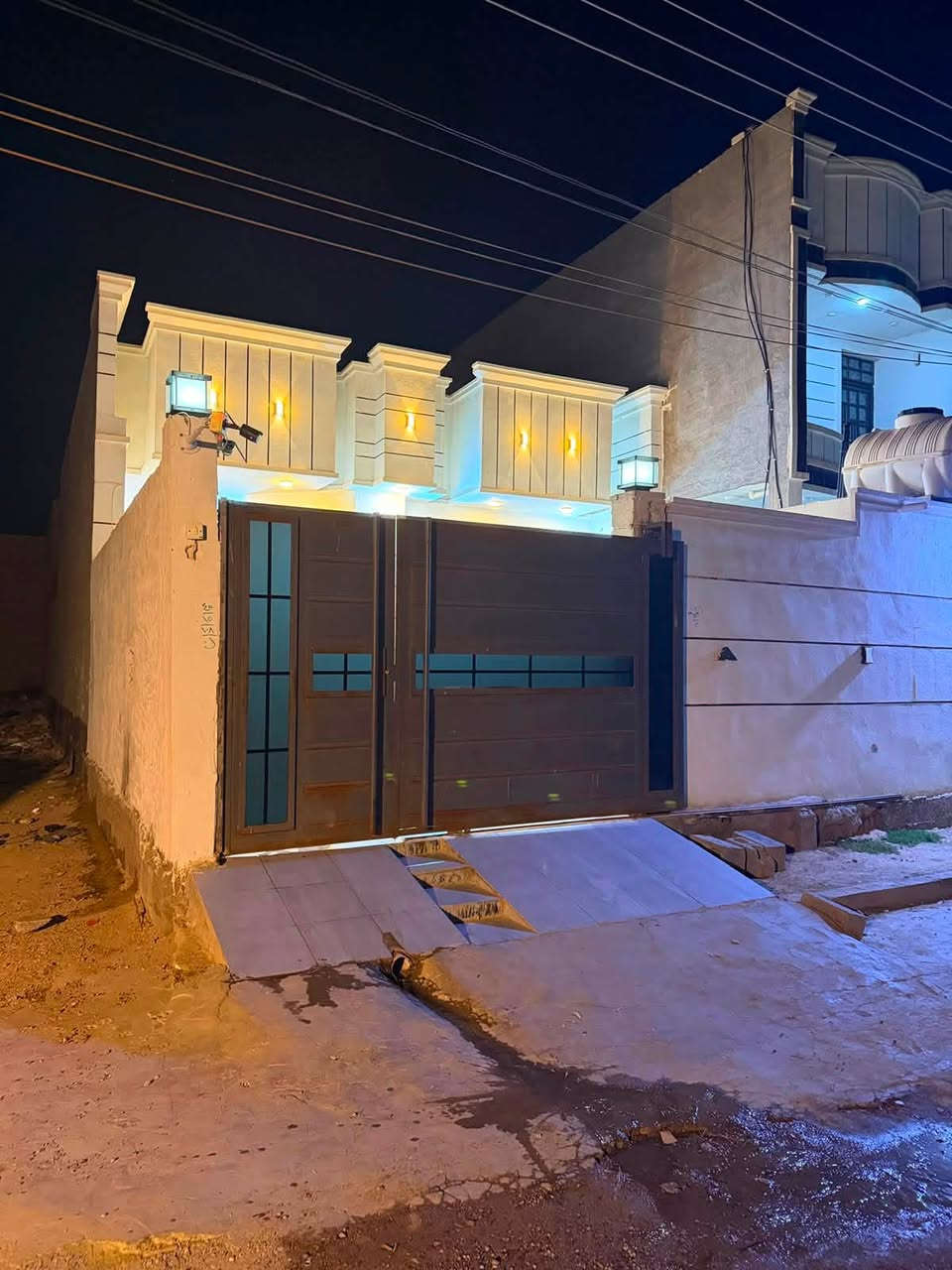 سلام عليكم
بيت للبيع المساحه 260 متر 
طابق واحد الموقع الانبار الرمادي كورنيش التأميم سنت البناء 2025 
زراعي سند 25 
غرفتين صاله استقبال مطبخ مناور 2 صحيات 2 طرمه حديقه 
السعر ١٥٥ مليون قابل للتفاوظ  
*********** اتصال ع هذا الرقم
