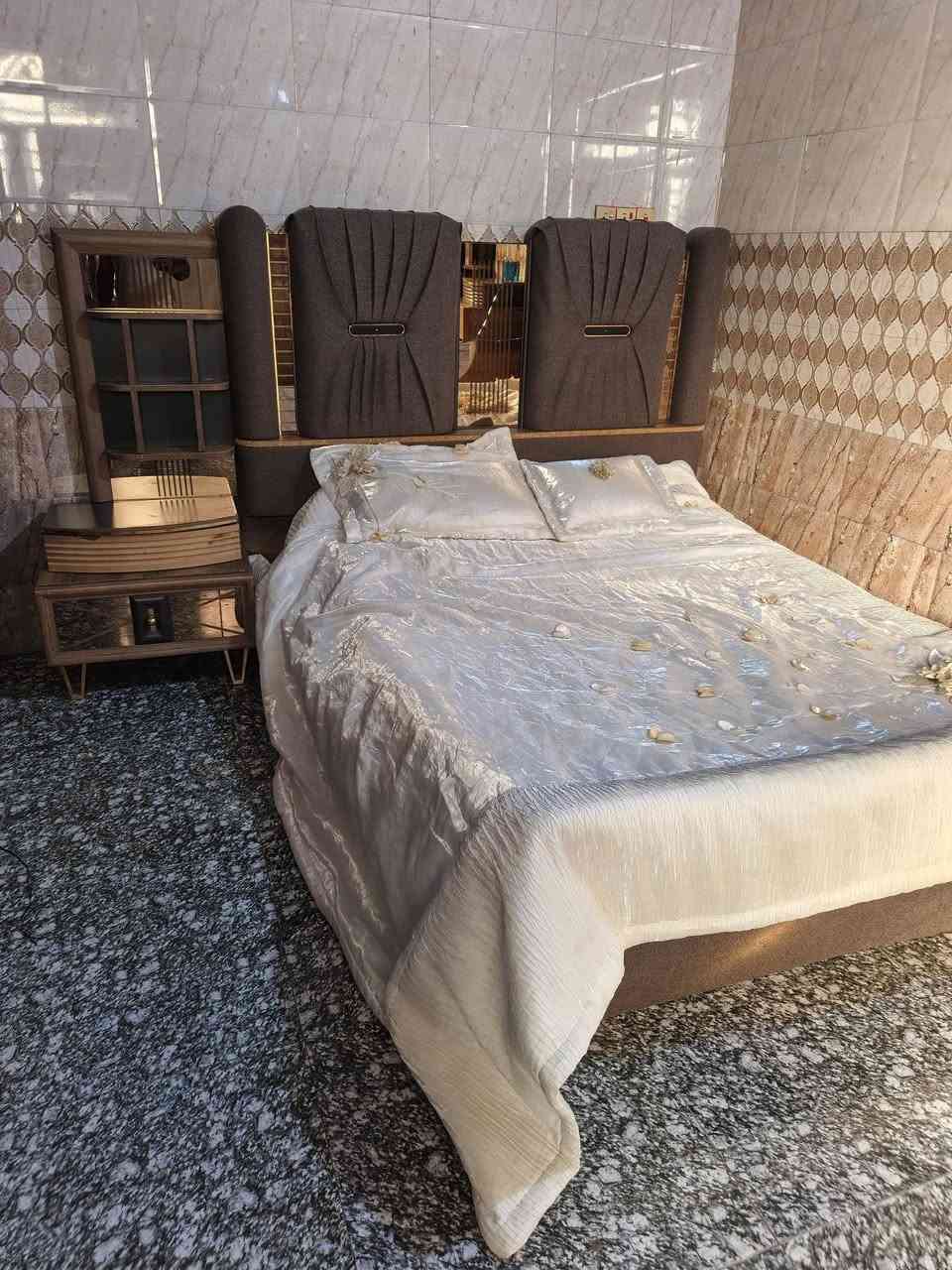 سلام عليكم غرفه تركيه للبيع سعر ٩٠٠ وبيها مجال سبب البيع انتقالي إلي منزل آخر للاستفسار أكثر ***********
