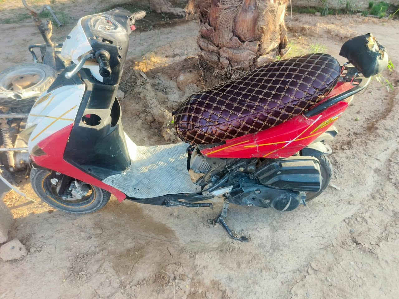ماطور للبيع كامل من كلشي بس اشاير مابي المحرك بي تبخير ب٣٥ الف  تجفيته بس نشط ويشتغل نكره سلف بس كطع نار عندي قبل كم يوم اعتقد العقل ويتبدل سعره ١٠ ابيعه هيج السعر ١٤٠ واتساب ***********
