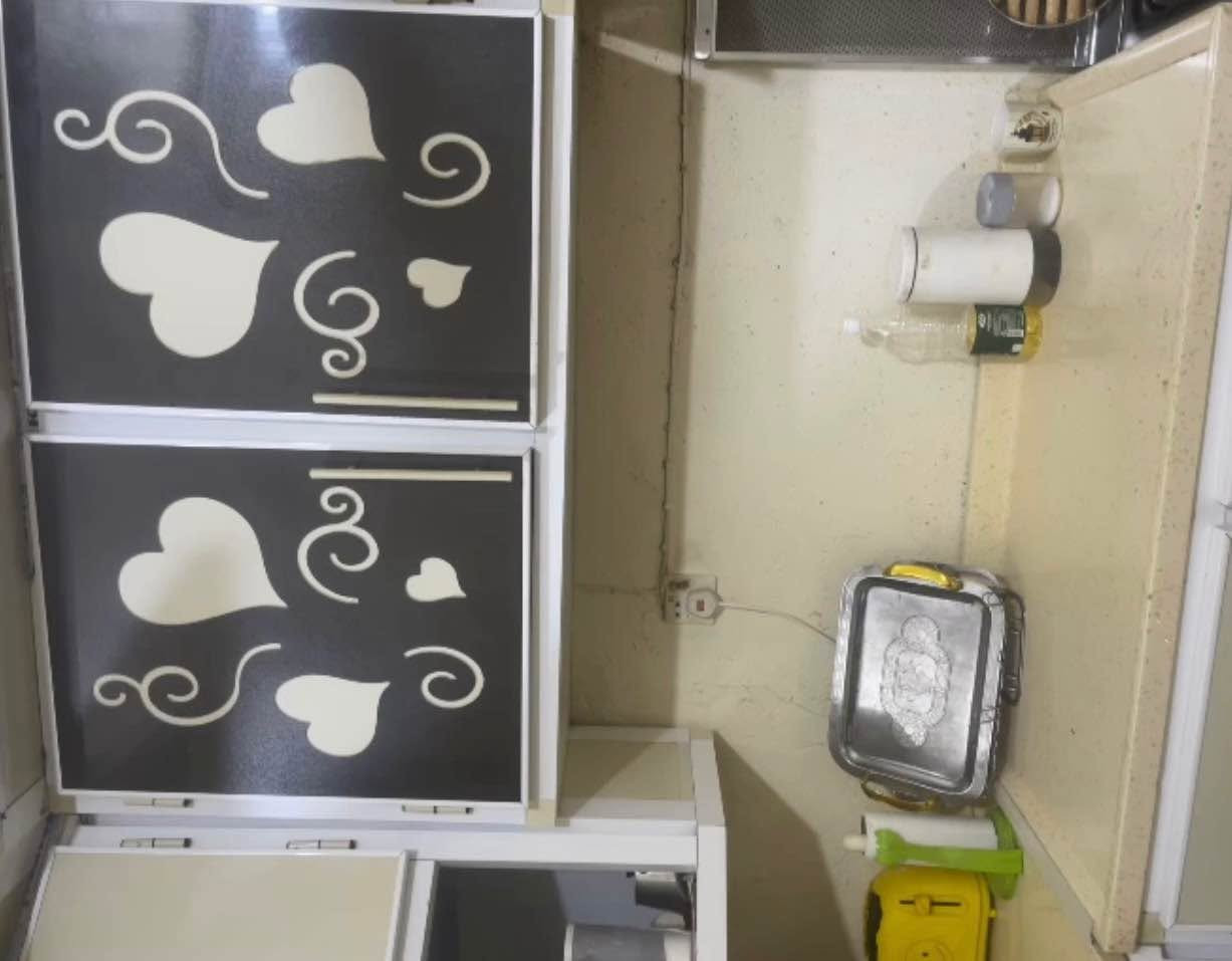 السلام عليكم كاونتر حجم كبير ٣استدارات بلون بيجي وجوزي السطح مالته مرمر سعر مليون وربع وبي مجال 
*********** عمارة, ميسان
