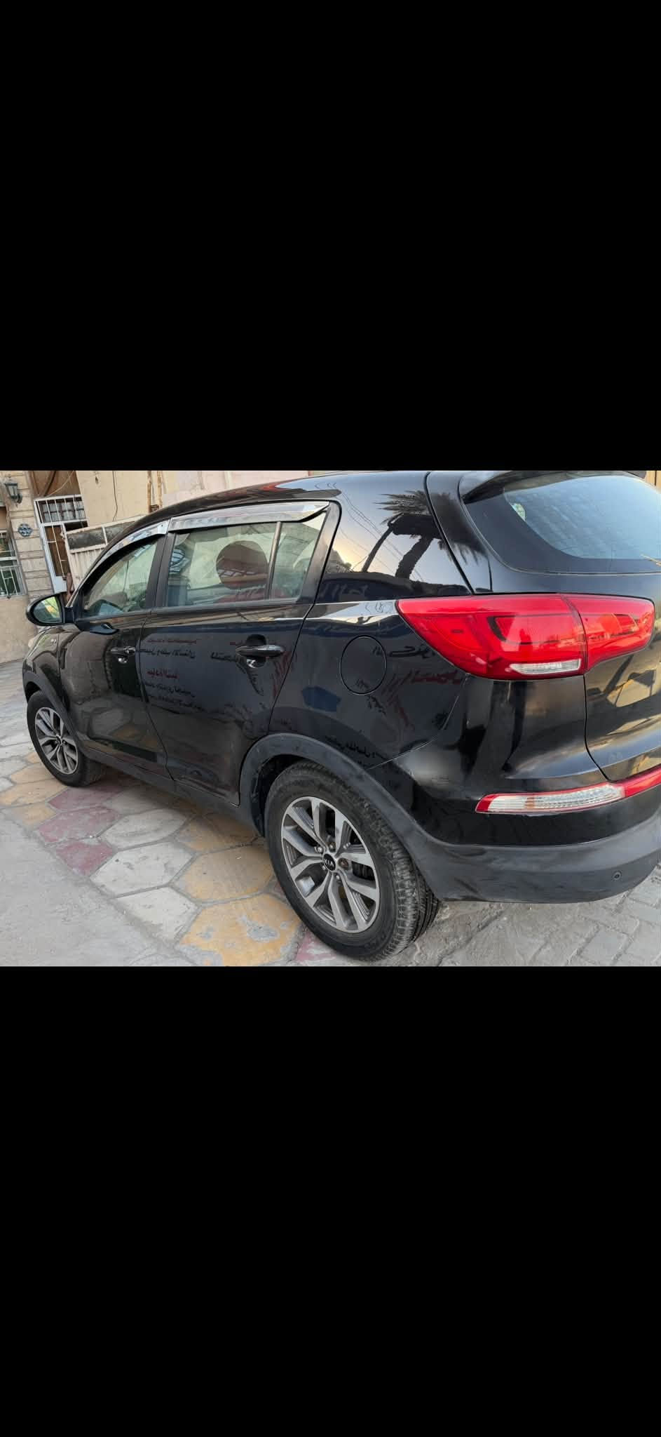 السلام عليكم 
سبورتج 2014 وارد امريكي 
حادثها جاملغ ودعامية بدون دواخل 
محرك 2400 gdi 
رقم بغداد باسمي 
مواصفات فور ويل 
تحكمات ستيرن
تبريد قطعتين 
وباقي المواصفات المعروفة
بيها قطع صبغ ابيع حزام
السعر 100 ورقة وبيها مجال للشراي 
عنواني بغداد البياع شارع الضغط 
***********
