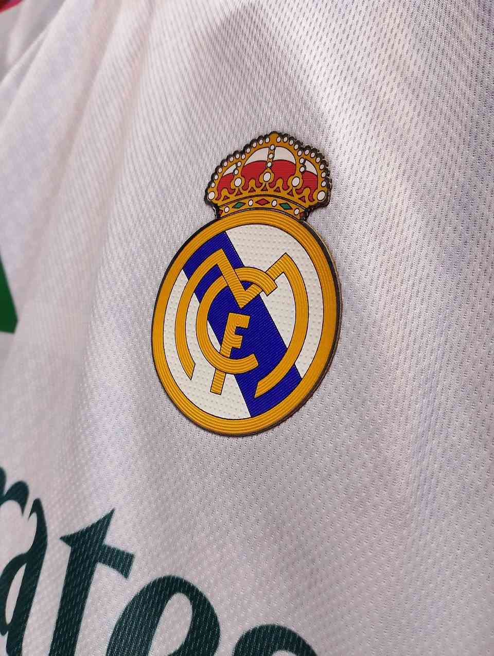 جديد توفر دريسات جلاتين موسم 27/26 🔥🏆
ريال مدريد ثلاث الوان 
 ابيض اساسي و وردي و زيتوني 
برشلونه اساسي 
احمر ازرق و بنفسجي اسود 
باريس احتياط احمر ازرق 
العنوان حي سماح شارع المشاعل قرب جامع طه 
للحجز واستفسار ع ارقام تالي ***********
