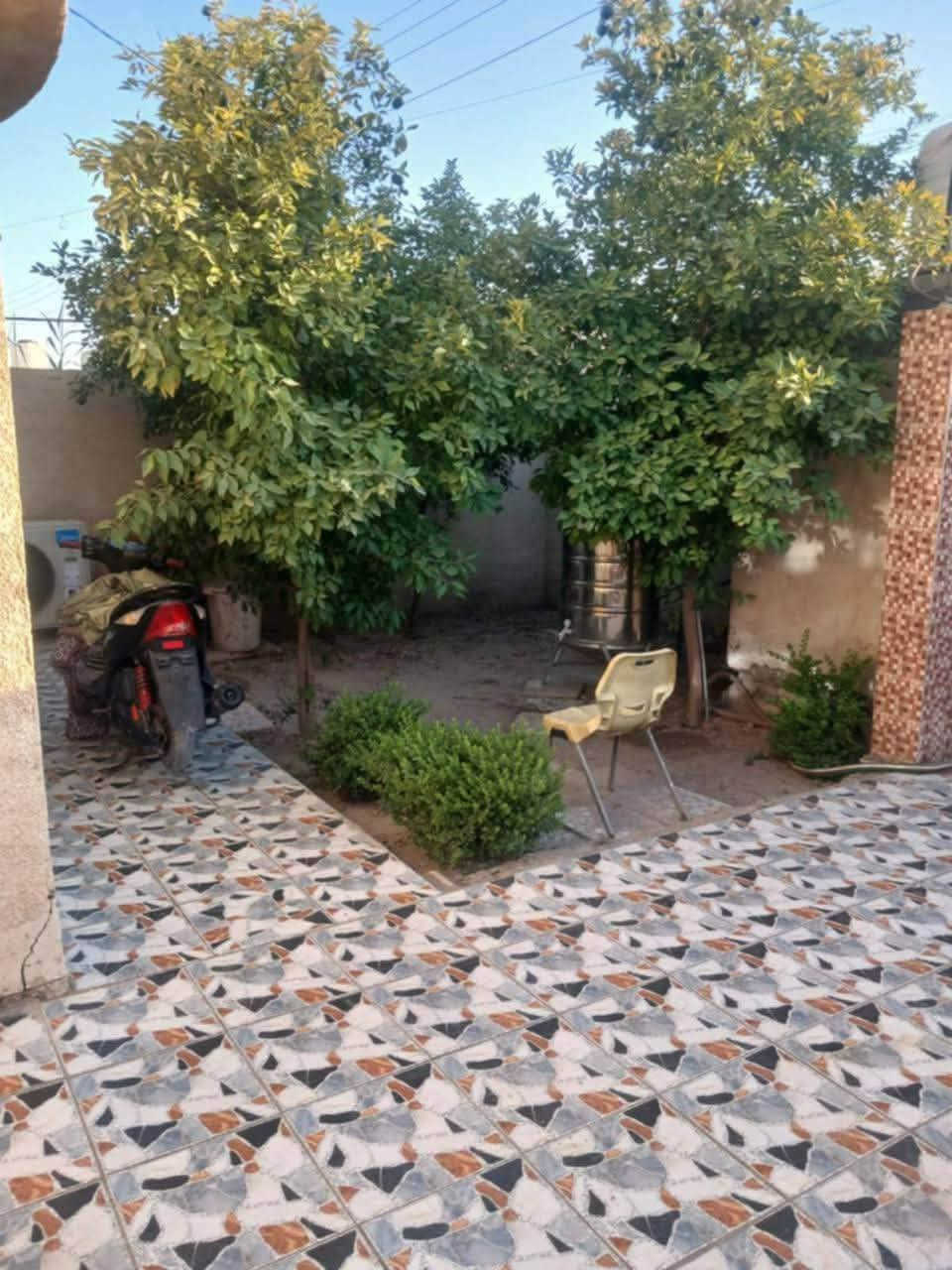 بيت طابو صرف مساحته 250متر
الموقع /حصوه/حي الغدير / يحتوي على ثلاث غرف اثنين جوه وحده فوك و استقبال ومطبخ ومنور خارجي وحمامات خارجيه وداخليه  بناء سنه ٢٠٢٠ 
للتواصل /***********
