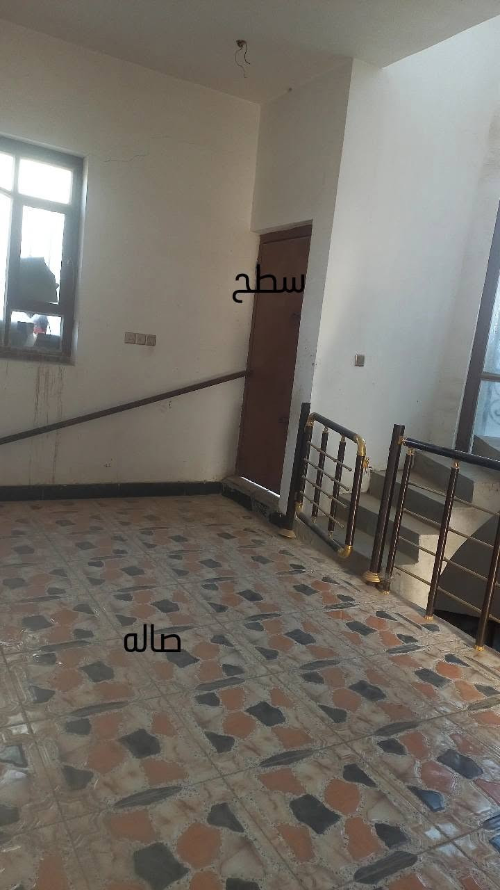 بيت في منطقه الجلبيه في الديوانيه مساحه المنزل 150م
تم اعاده النشر بسبب الوعود الكاذبه

تفاصيل المنزل يحتوي على طابقين طابو صرف 

الطابق الأرضي 
غرفتين مطبخ استقبال صاله صحيات داخلي وخارجي كراج 

تفاصيل الطابق الاول غرفتين واحد بنظام السويت صاله سطح 

الطابق الثاني سطح فقط 

الاستفسار والاتصال 👇
***********
السعر 160  بيع مستعجل بسبب ظرف خاص
