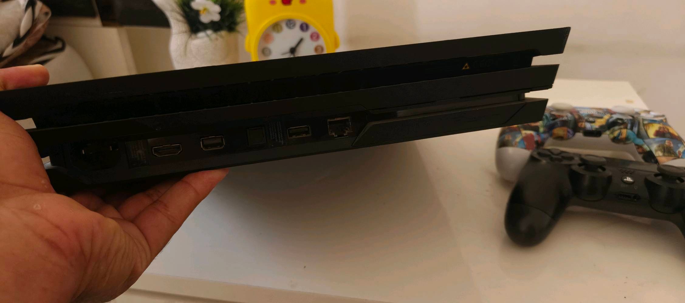 السلام عليكم
 ps4 pro  مهكر نظام 9  واحد تيرا 
نضيف جداً   كامل ملحقات ويا جوستيكين

يحتوي على حوالي 25 لعبه 

   سعره بدون  ups 350 
وذا وي ups كامل 400  

البلي نضيف كلش  احلى من الصور
مكاني بغداد جسر ديالى القديم 
***********
 
يرهم مراوس بسيرس اس 
