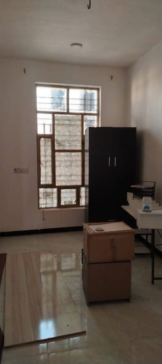 #بيت #للاجار 
في مقاطعه ١٦ 
قرب جامع السلام
المساحه ١٢٥ متر 
بدل الايجار ٤٠٠ قفل 
طابقين مكون من ٣ غرف 
مكتب بارق للعقار شارع 60مقابل المول الجديد 
الهاتف ***********
