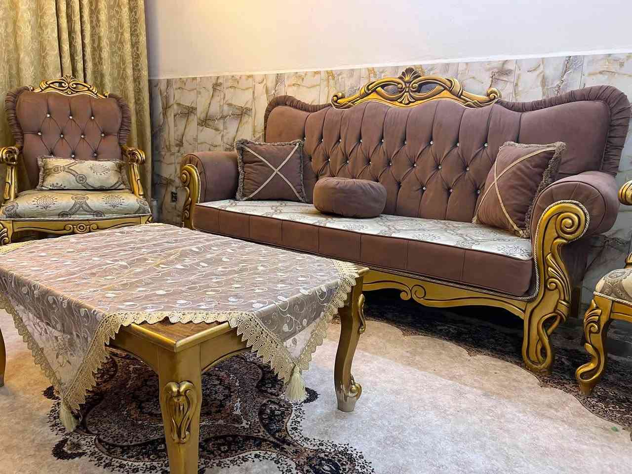 تخم ملكي تركي خشب زان عشر مقاعد مع طبله وسطيه نظيف جداً بدون ضرر مكانه المنصور *********** السعر ٧٥٠
