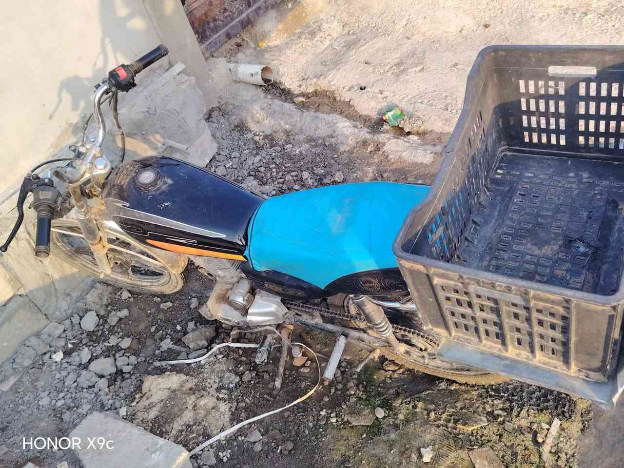 سلام عليك هاي دراجه خمسه كير كلشي ما بيه شغل واطلع بس مال شغل السعر 200وبيه مجال ال طيبين موقع صياده وهءا رقمي بي وتساب ‏***********

نص مكتوب في الصور:
- HONOR X9c