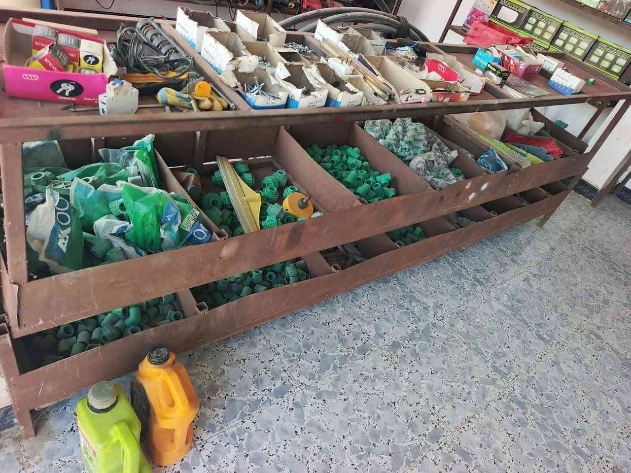 محل مواد بناء • كهربائيات • قرب ليمونه