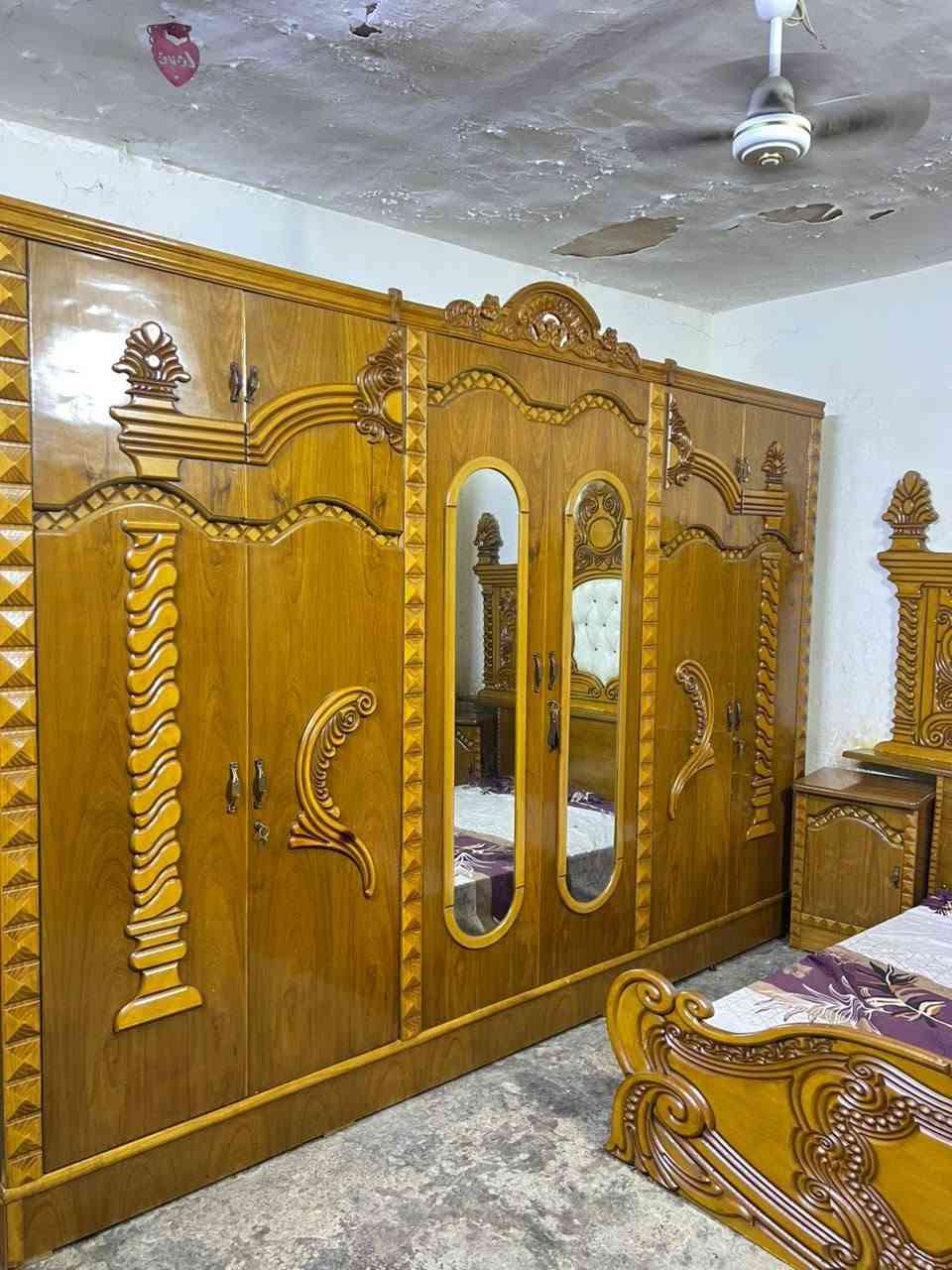 غرفه اخشاب مستعمله للبيع نظيفه جدا 6ابواب ملحق موديل حديث الزاويه كنتوريه ملحق السعر 650بغداد الاتصال ***********متواجد واتساب اكو توصيل بكروه
