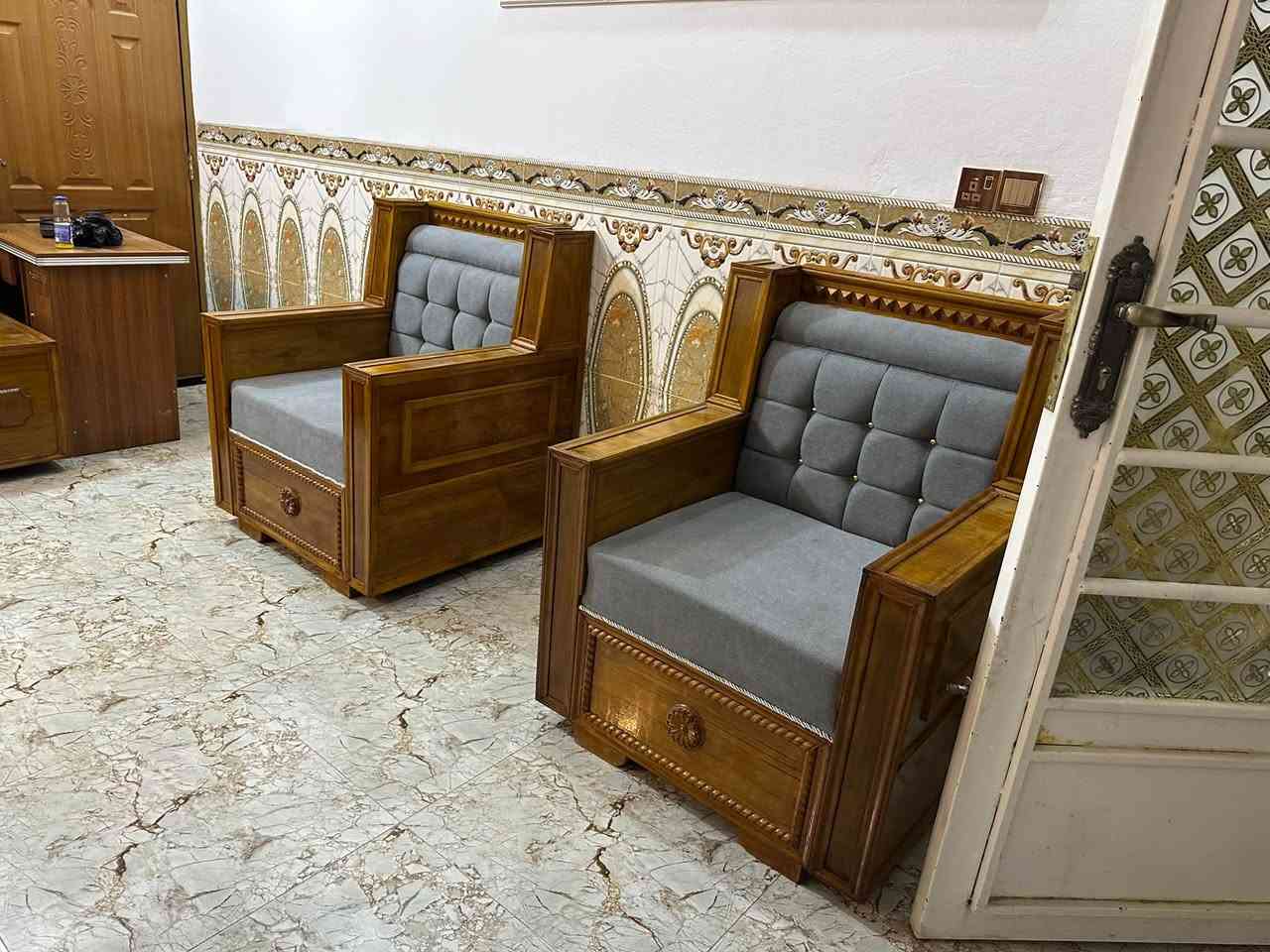 سلام عليكم معمل الزهيري لعمل جميع انواع الدواوين والتخومه حسب طلب 
مواد العمل بلوك بلاويد 
خشب جام روسي اسفنج هاي اكسترا ١٠سم 
اجود انواع الاقمشه تركيه مبطن 
للاستفسار مراسله ع خاص او الاتصال ع رقم *********** او زورنا بلموقع بعقوبه التحرير قرب الغذائيه
