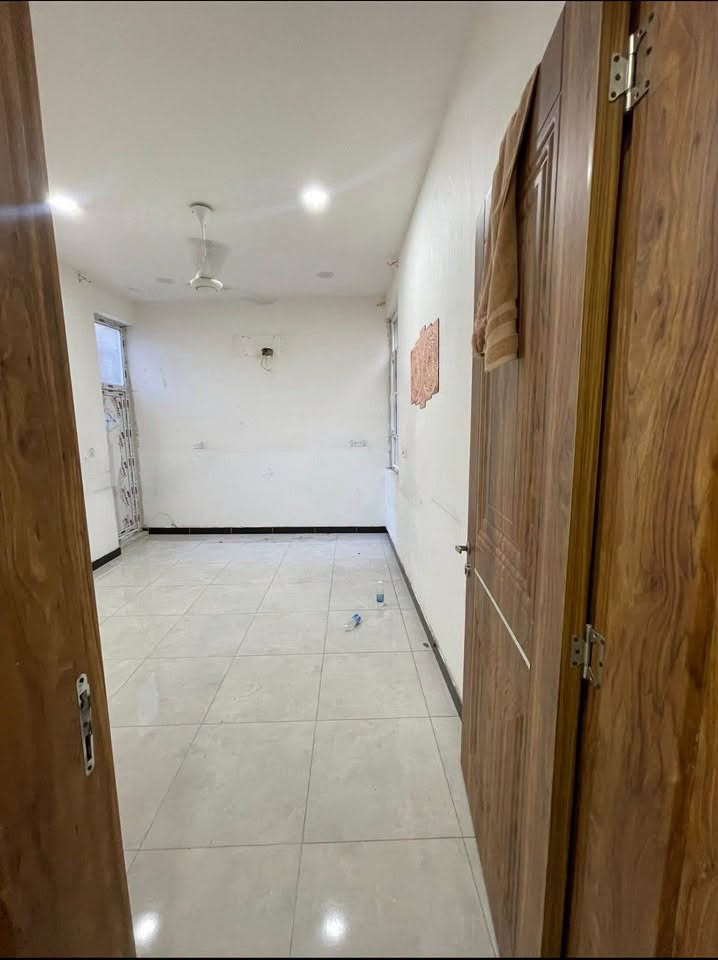 🏡 شقة أرضية حديثة للإيجار – عزل تام
📍 الأعظمية – قرب المحكمة
🛏️ غرفتين + صالة + مطبخ مشترك
🌿 منورين + طرمة + طبكة سيارة

💰 الإيجار: 700 ألف قفل

📞 ***********
📞 ***********

🏢 مكتب المستقبل للاستثمار والتسويق العقاري
