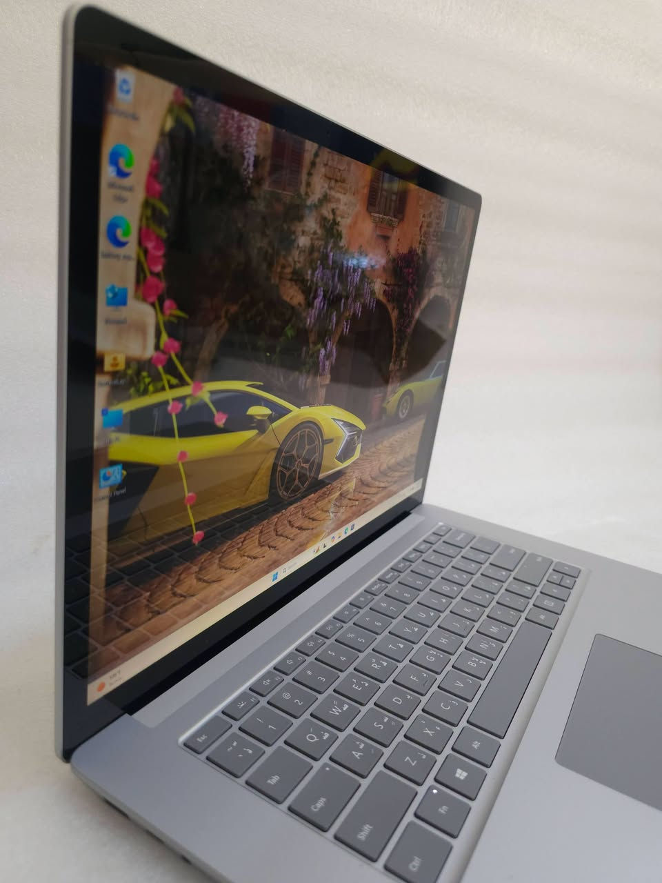 ✨ أناقة الـSurface… وحالة بطارية استثنائية.

🔥 Microsoft Surface Laptop 3

• 🧠 Core i7 – الجيل 10
• 💾 RAM 16GB
• 🚀 SSD 256GB
• 🔋 البطارية بحالة ممتازة جدًا — دورتان شحن فقط، يعني استخدام قليل جدًا للبطارية

💻 مناسب للدراسة والجامعة
📊 العمل والبرامج المكتبية
🌐 التصفح وتعدد المهام
💻 البرمجة
📂 الاستخدام اليومي والملفات

🤍 جهاز أنيق وعملي من سلسلة Surface، بمواصفات مرتبة وحالة بطارية مميزة جدًا.

💎 Surface Laptop 3 — اختيار أنيق، عملي، وحالته تحچي عن نفسه.

🔥 **Core i7 | RAM 16GB | SSD 256GB | بطارية بدورتين شحن فقط**

💰 سعر منافس!
🚚 توصيل لجميع محافظات العراق
🛡️ ضمان 10 أيام
📩 للاستفسار راسلونا خاص أو واتساب على ***********
