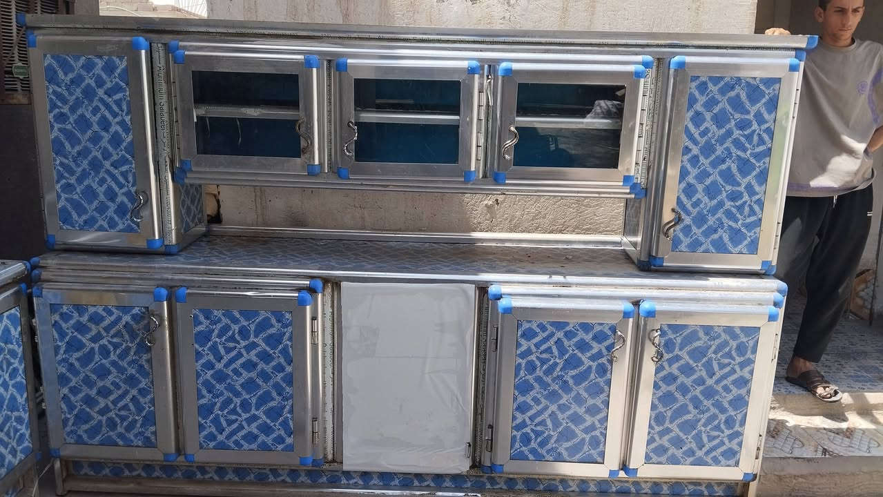كاونتر  مترين ونص مع سنك للبيع المكان الزبير قرب مستشفى الزبير العام السعر 200 وبيه مجال شراي اتصل*********** وبيه واتساب
