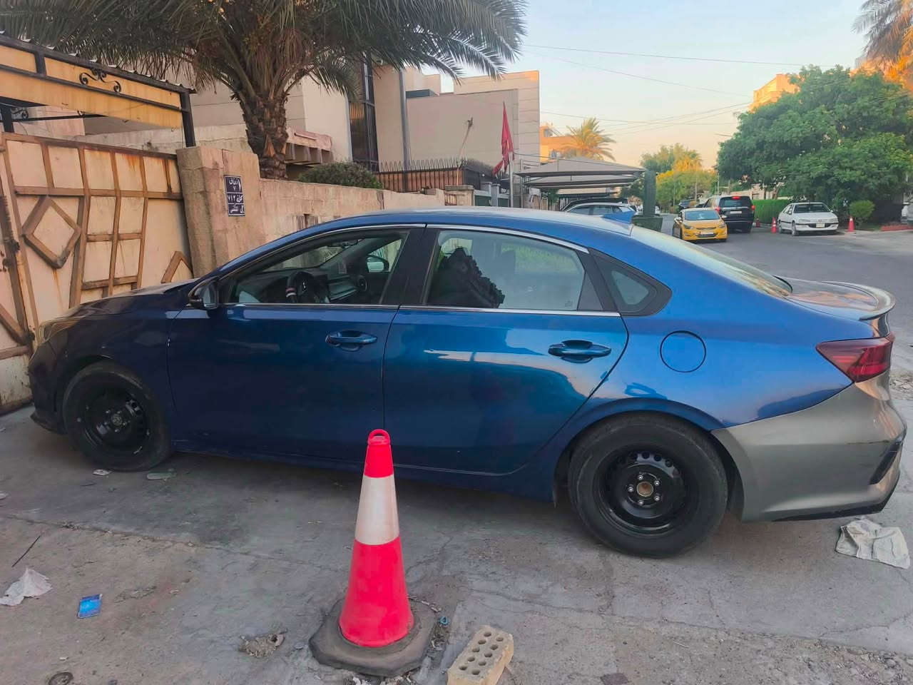 سلام عليكم 
فورتي 19 
مصبوغه عاااام  اثر جراااد 
حادث حلوو  موضح بالمنشور 
ماشيه 113 مايل 
كير خير من الله 
محرك فقط كازكيت

سياره يرادله ترتيب من صبغ الشخوط ودعامه خلفيه جديده يرادله صبغ وبيها كم ترتيبات بسيط يعني من تاخذه لا دكلي هيج وهيج بيها اني اكلك يرادلها ترتيب شغلات بسيطه والبيها حجيتها ومستعجل على بيعته

سعره 100 وبيها مجال 
***********
