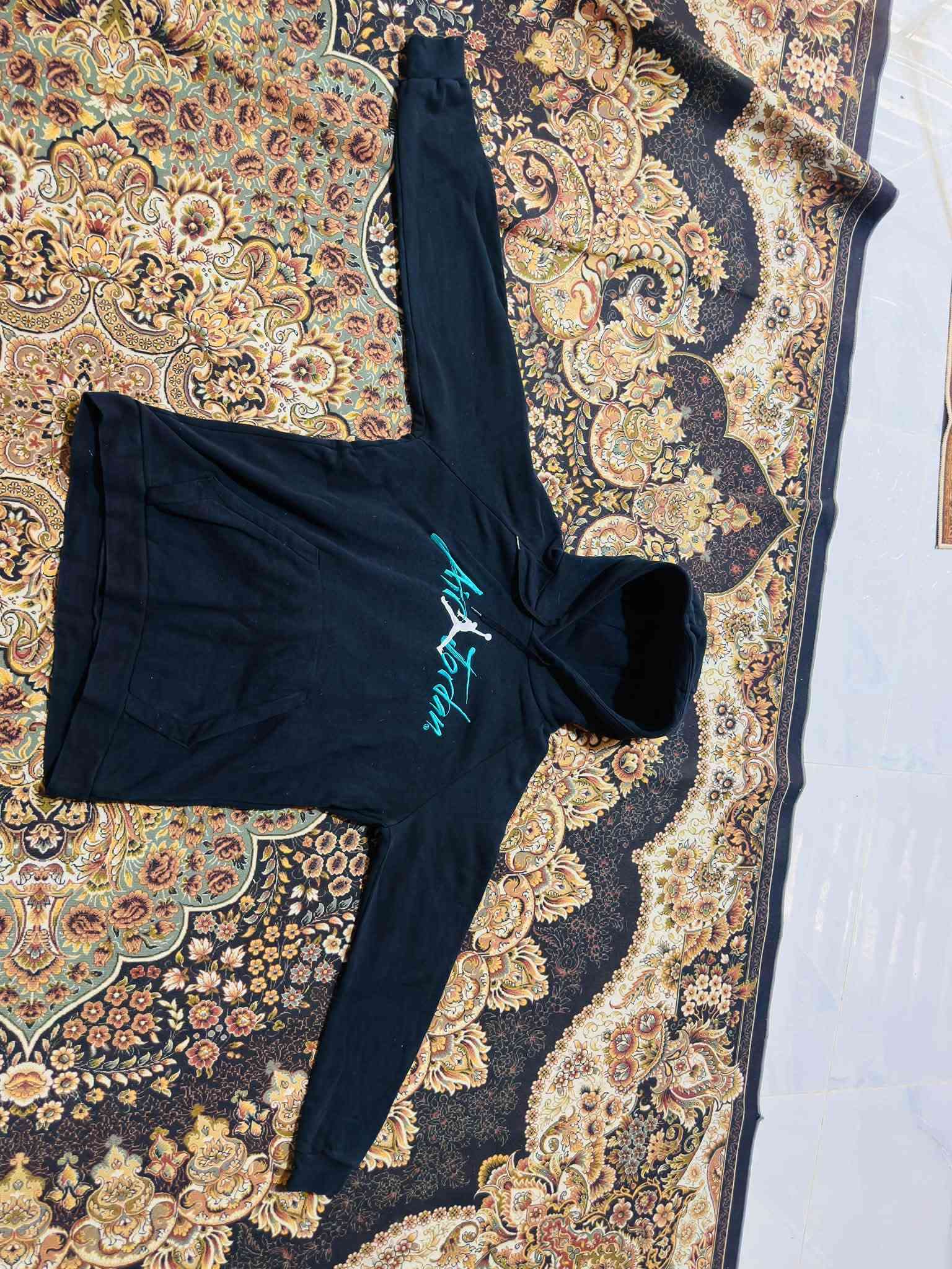 السلام وعليكم ملابس باله جديد مملبوس شرط نضافه داخل مبطن 6قطع ب25
